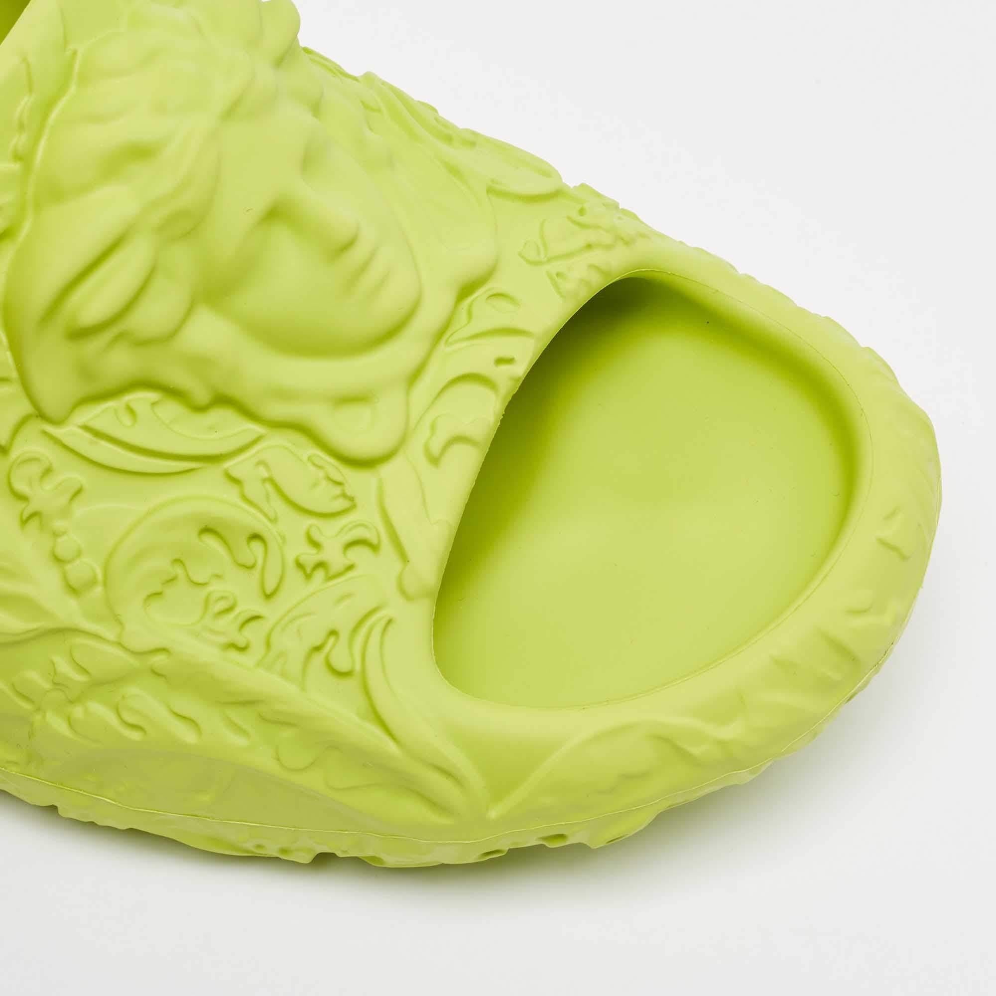 Versace Green Baroque Medusa Embossed Rubber Pool Slides Size 43 For Sale 2