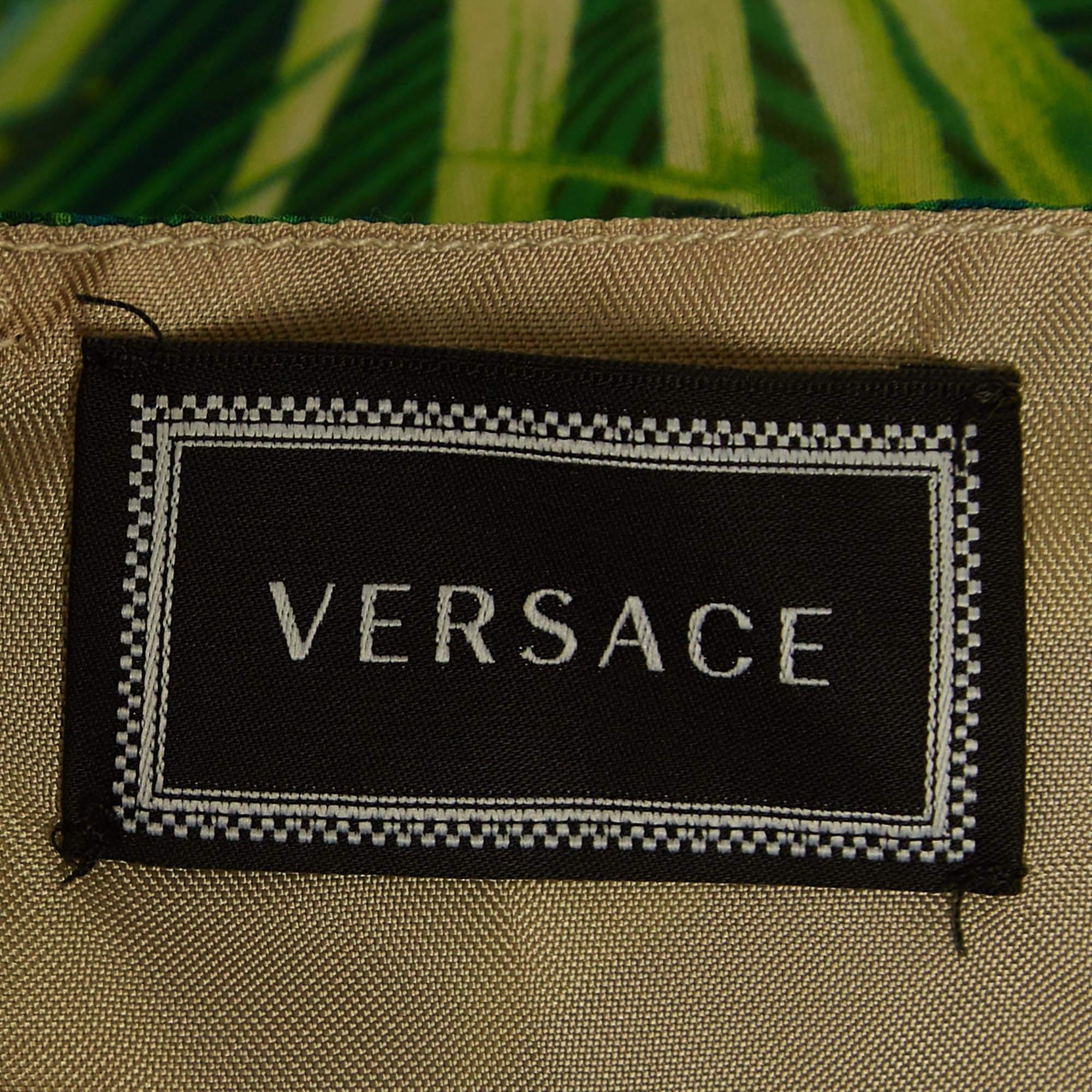 Versace Green Leaf Print Silk Chiffon Dress (12 Yrs) In Excellent Condition For Sale In Dubai, Al Qouz 2