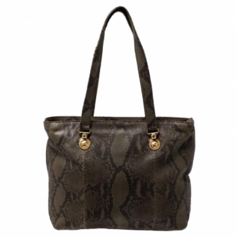 Fourre-tout en cuir de python vert de Versace Bon état - En vente à Dubai, Al Qouz 2