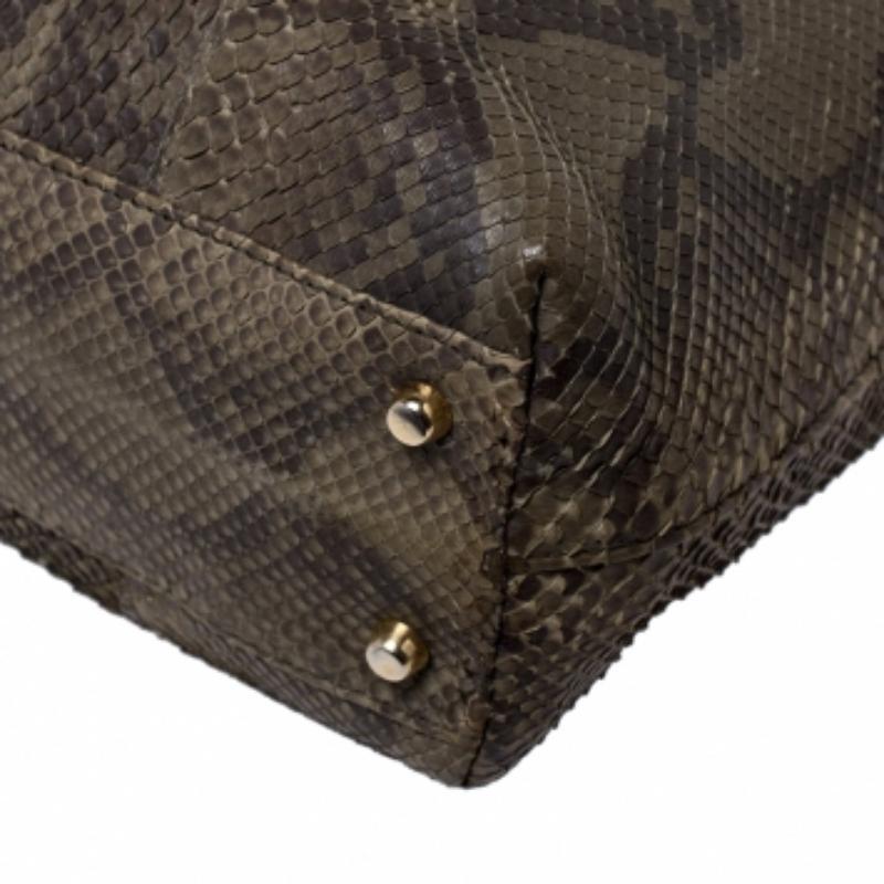 Fourre-tout en cuir de python vert de Versace en vente 2