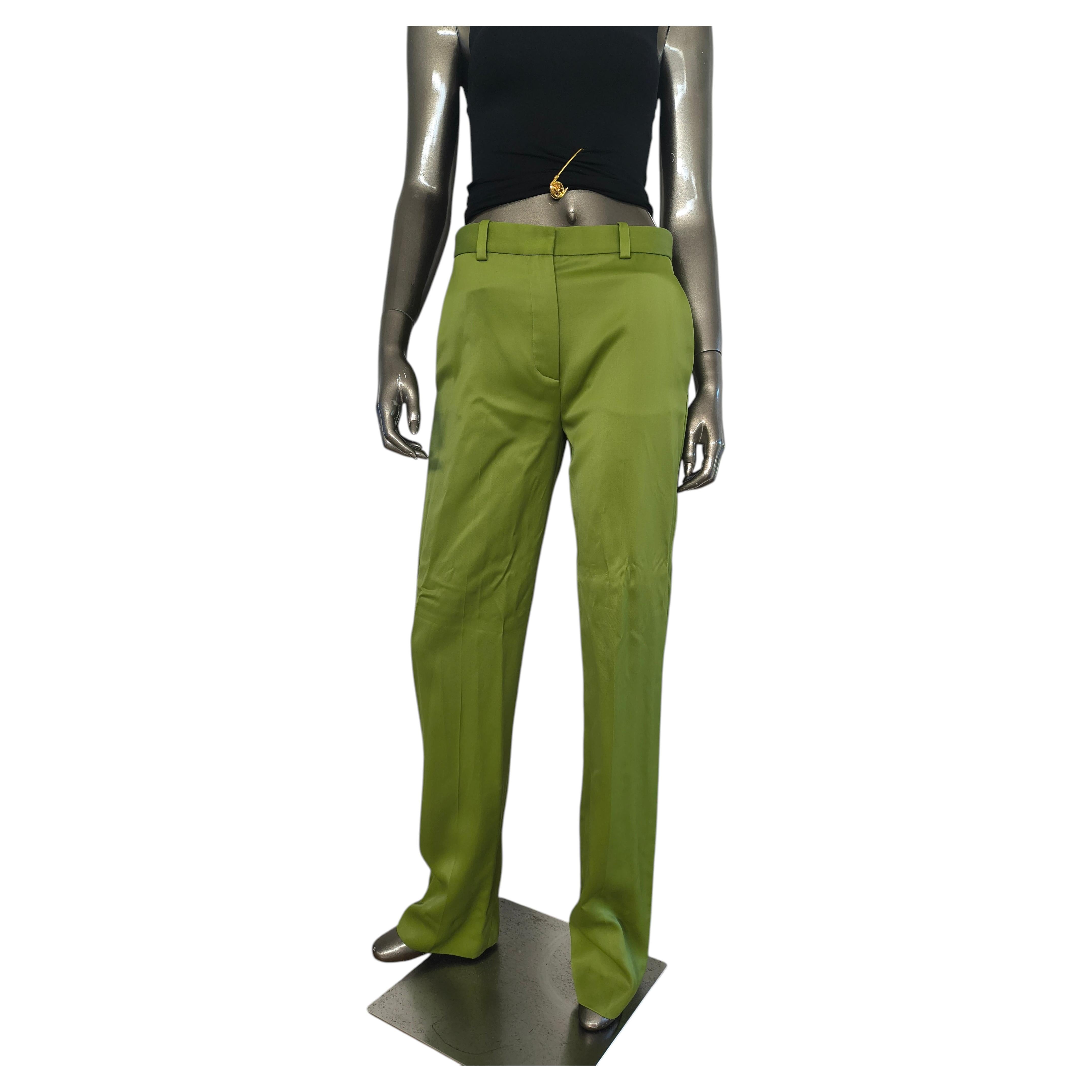 Versace – Grüne, maßgeschneiderte Satin-Hose, Größe IT 38 im Angebot