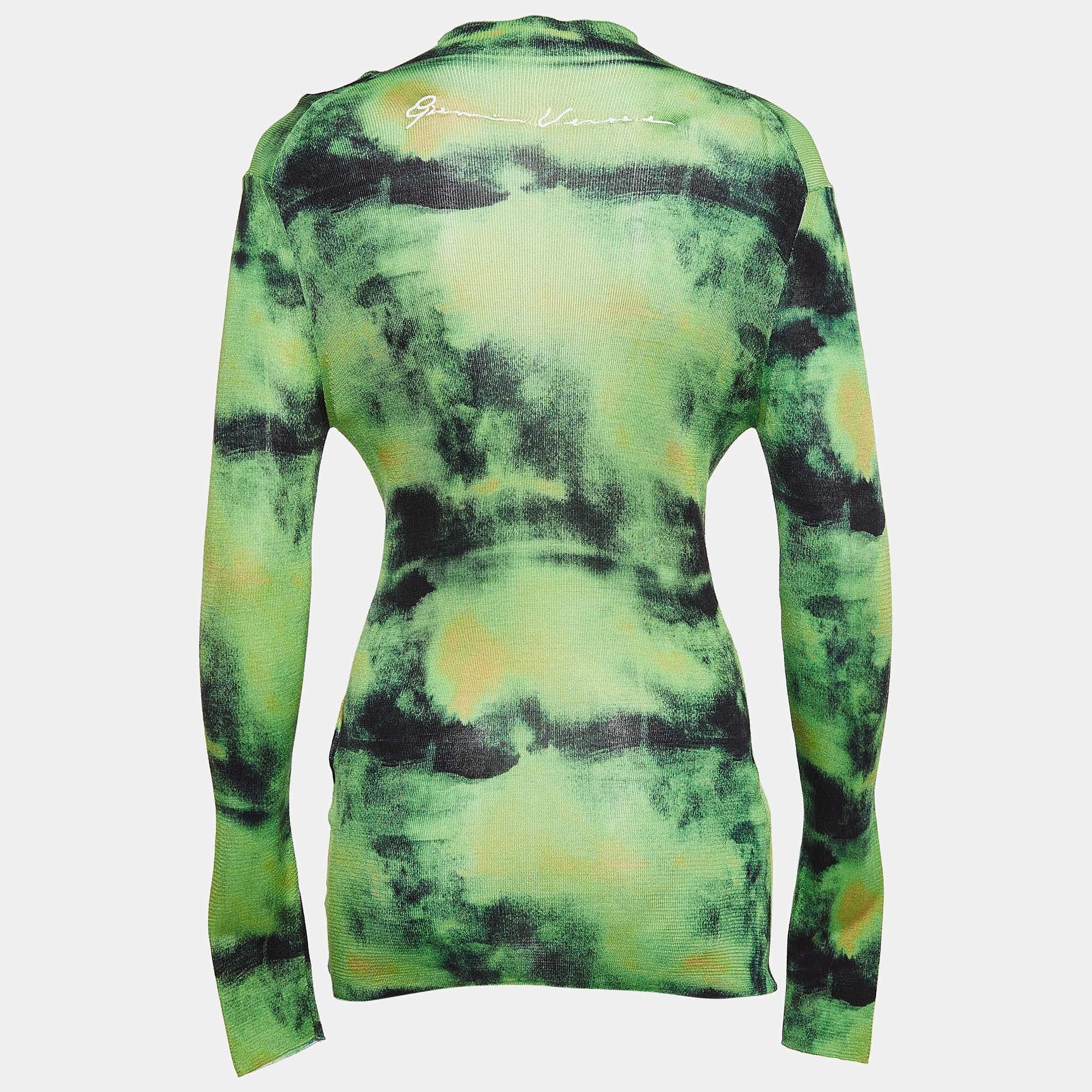 Que vous souhaitiez faire des sorties décontractées avec des amis ou simplement vous prélasser...  ce sweat-shirt est une pièce polyvalente qui peut être stylisée de nombreuses façons. Il a été réalisé avec du tissu fin.