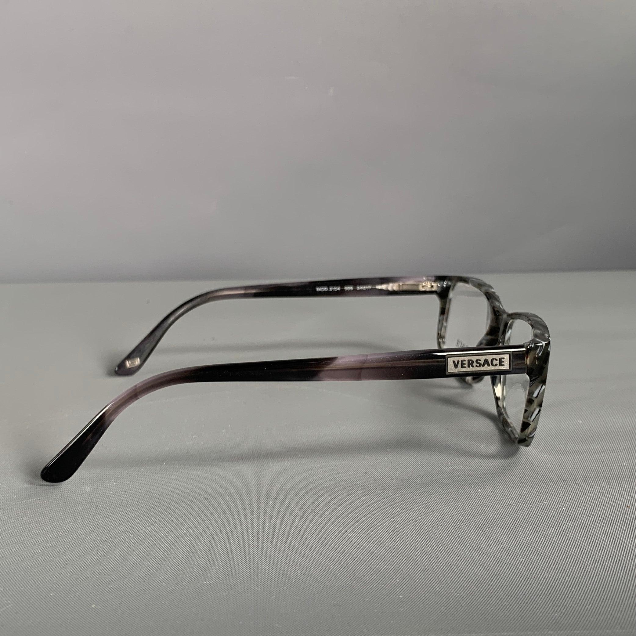 VERSACE frames comes in a black and grey marbled acetate. Made in Italy.Excellent Pre- Owned Condition.  

Marked:   BV7799028 

Measurements: 
  Length: 13.5 cm.Height: 3 cm.  
  
  
 
Sui Generis Reference: 130569
Category: Sunglasses &