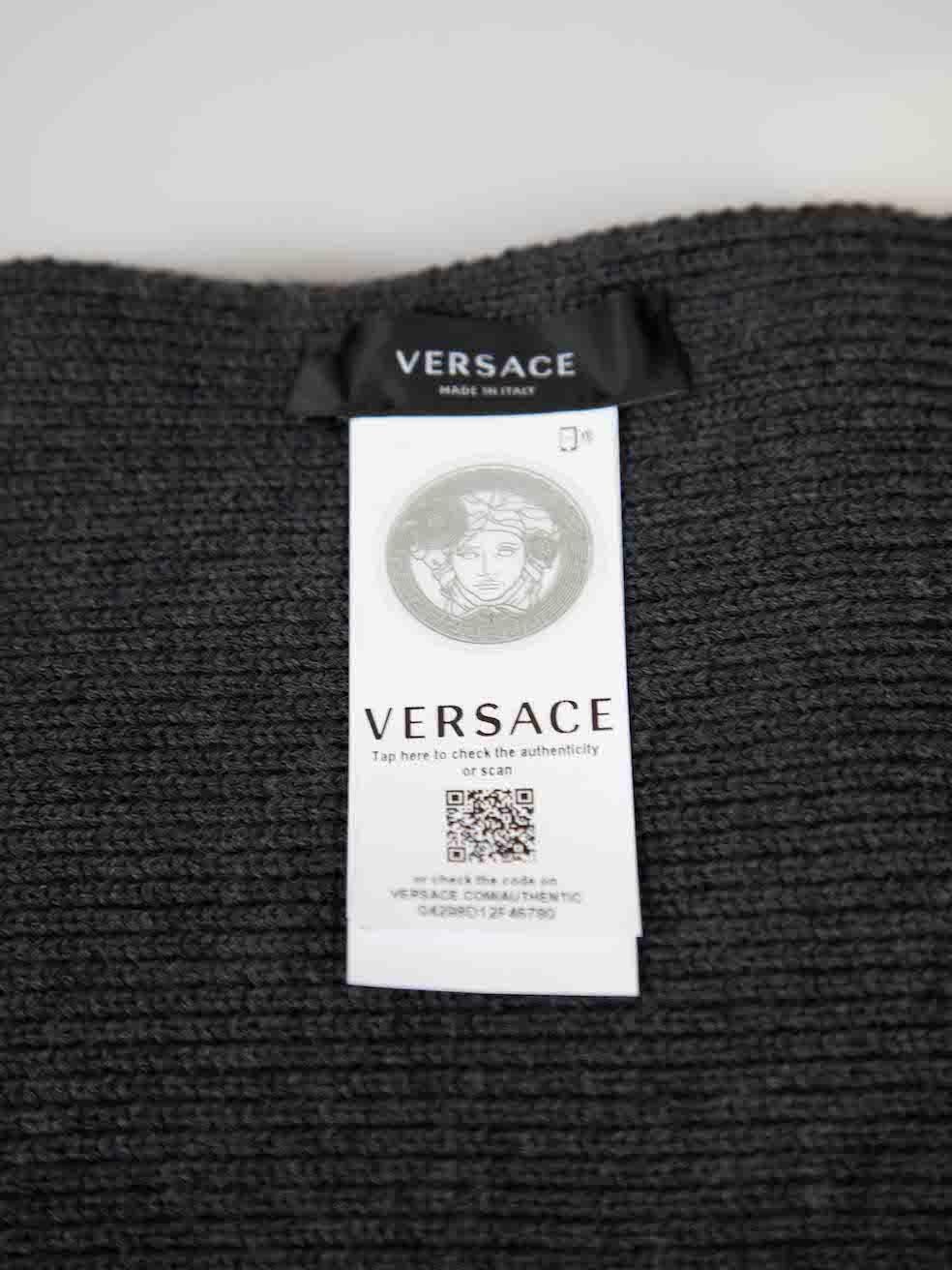 Versace Grey Medusa Wool Ribbed Scarf For Sale 1