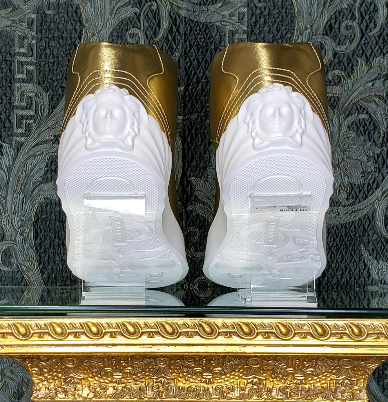 VERSACE HIGH -TOP METALLIC LEATHER SNEAKERS w/WHITE MEDUSA SOLE 41 In New Condition For Sale In Montgomery, TX