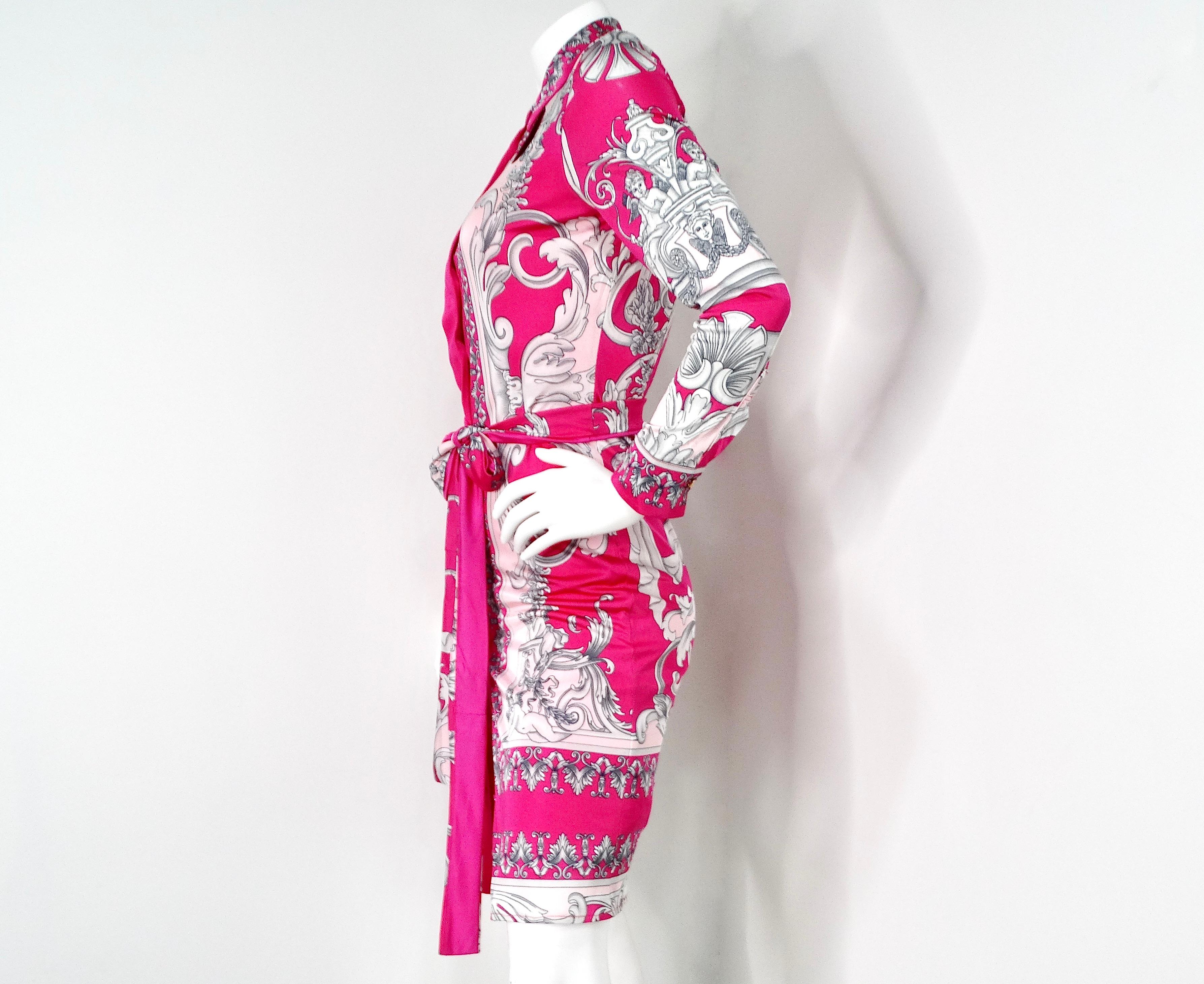 Vestido con Cinturón de Manga Larga y Estampado Barroco Recortado Versace Rosa Caliente en venta 1