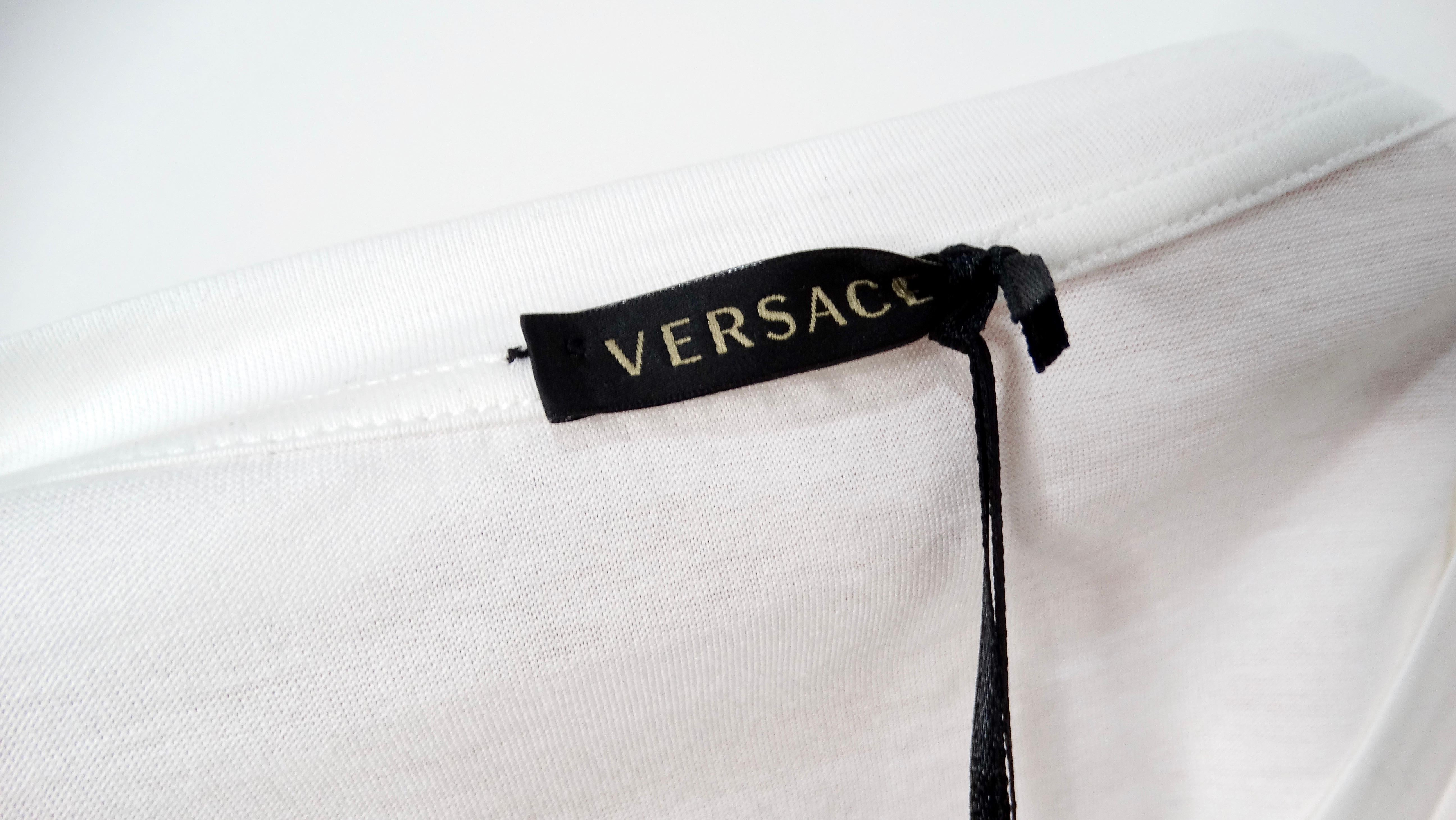 Versace Hot Pink Embroidered White Cotton T-Shirt For Sale 1