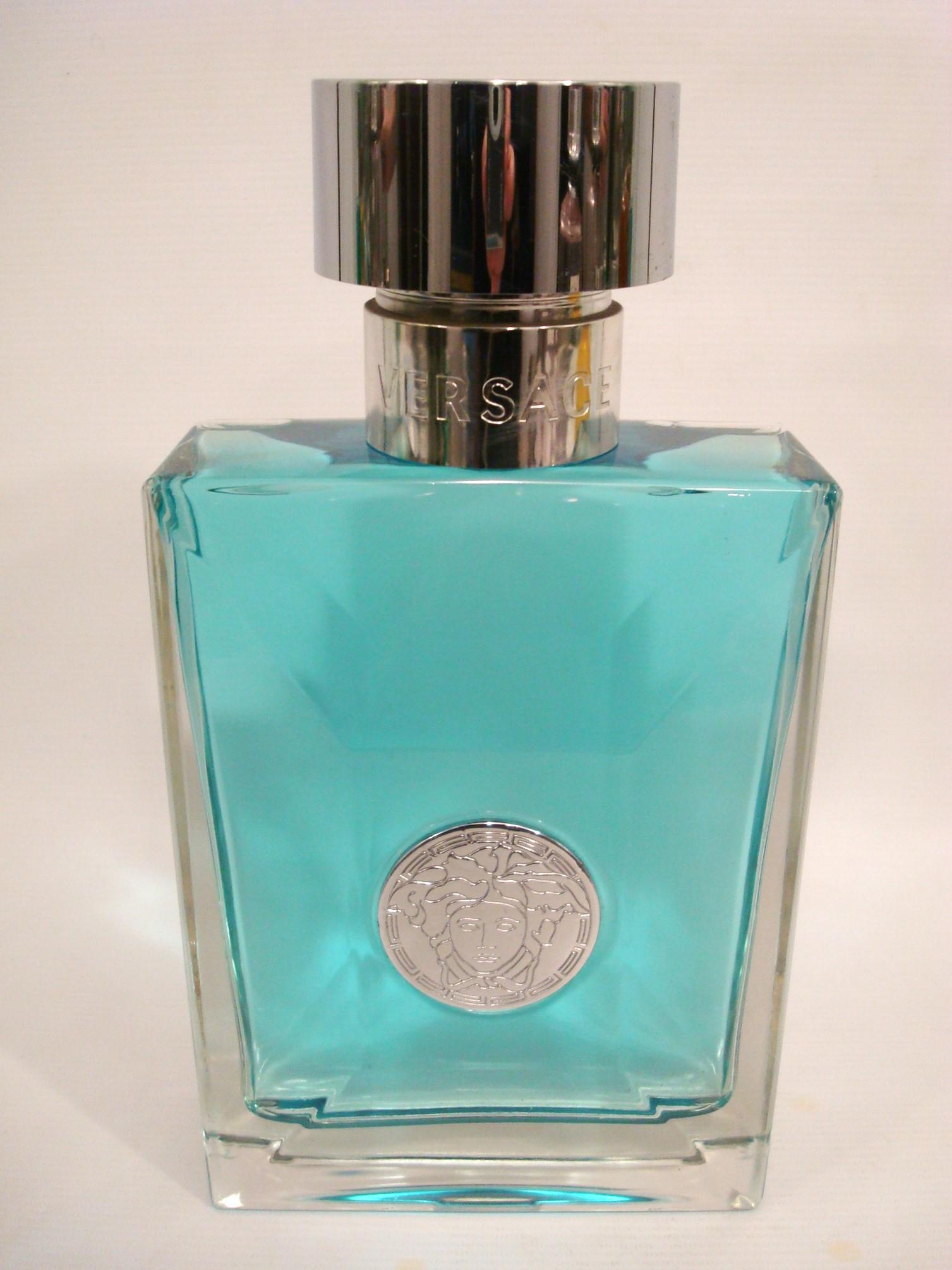Versace Huge Store Display Perfume Bottle Advertising.
Versace Pour Homme Eau de Toilette
This fragrance, created by renowned perfumist Alberto Morillas, is a captivating blend of fresh, citrusy, and aquatic accords. Released in 2008, this popular