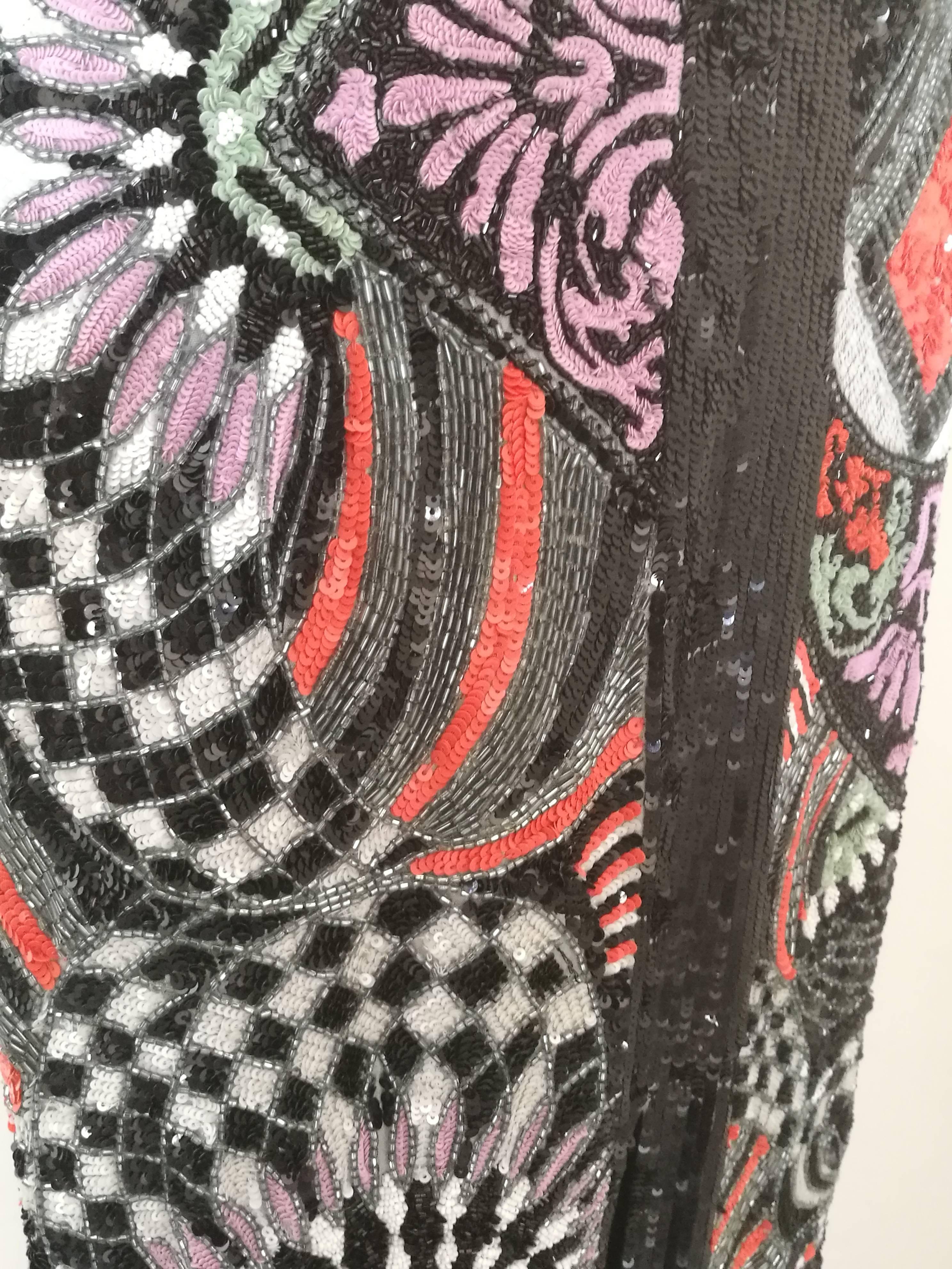 Versace - Robe longue multicolore à paillettes et perles emblématiques en vente 3