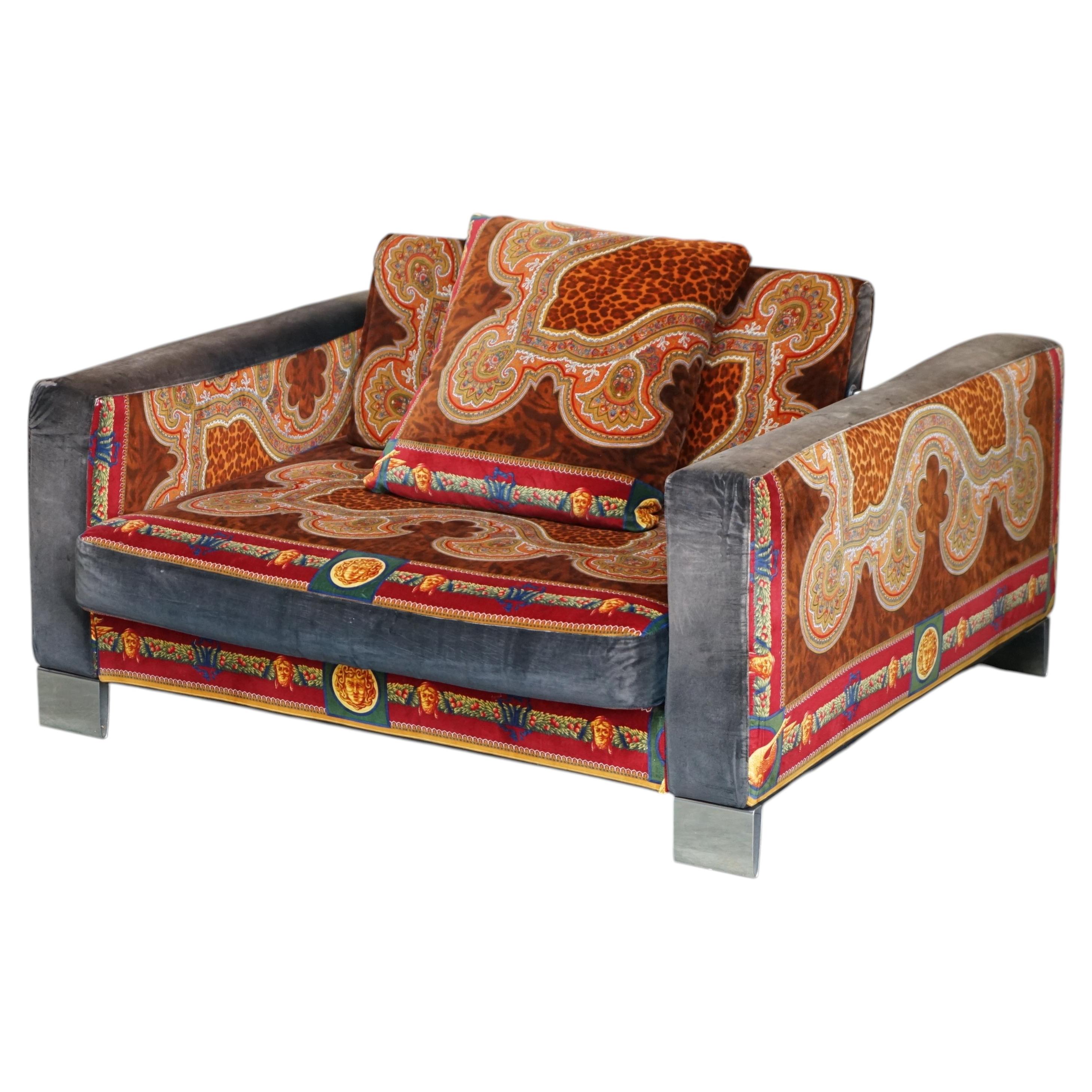 VERSACE ILIAN RACHOV DESIGNIERTER VERSTELLBARER ARMCHAiR LIEBESITZ TEIL DER SUITE im Angebot