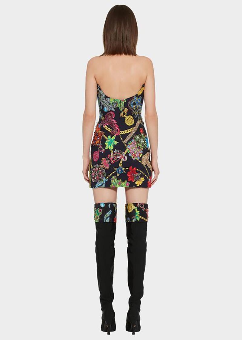 VESTIDO CON EMBELLECEDORES DE CORAZÓN INVERTIDO VERSACE visto en Naomi 40 - 4 6