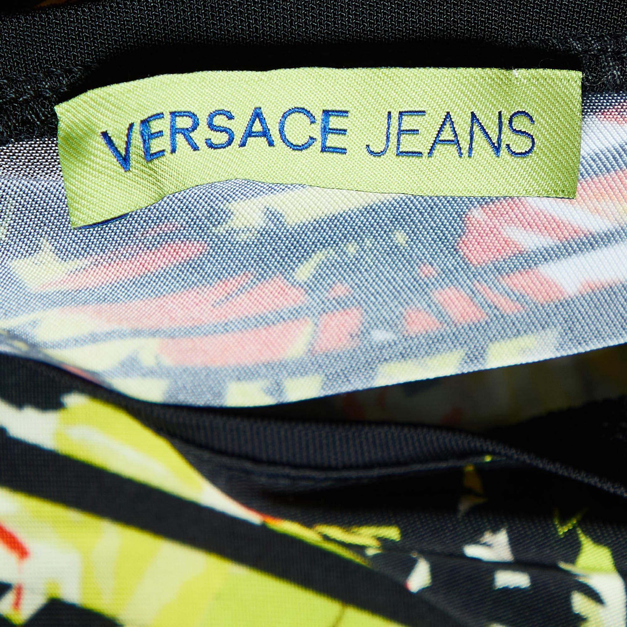 Versace Jeans Canotta nera in jersey stampato M. In condizioni buone in vendita a Dubai, Al Qouz 2