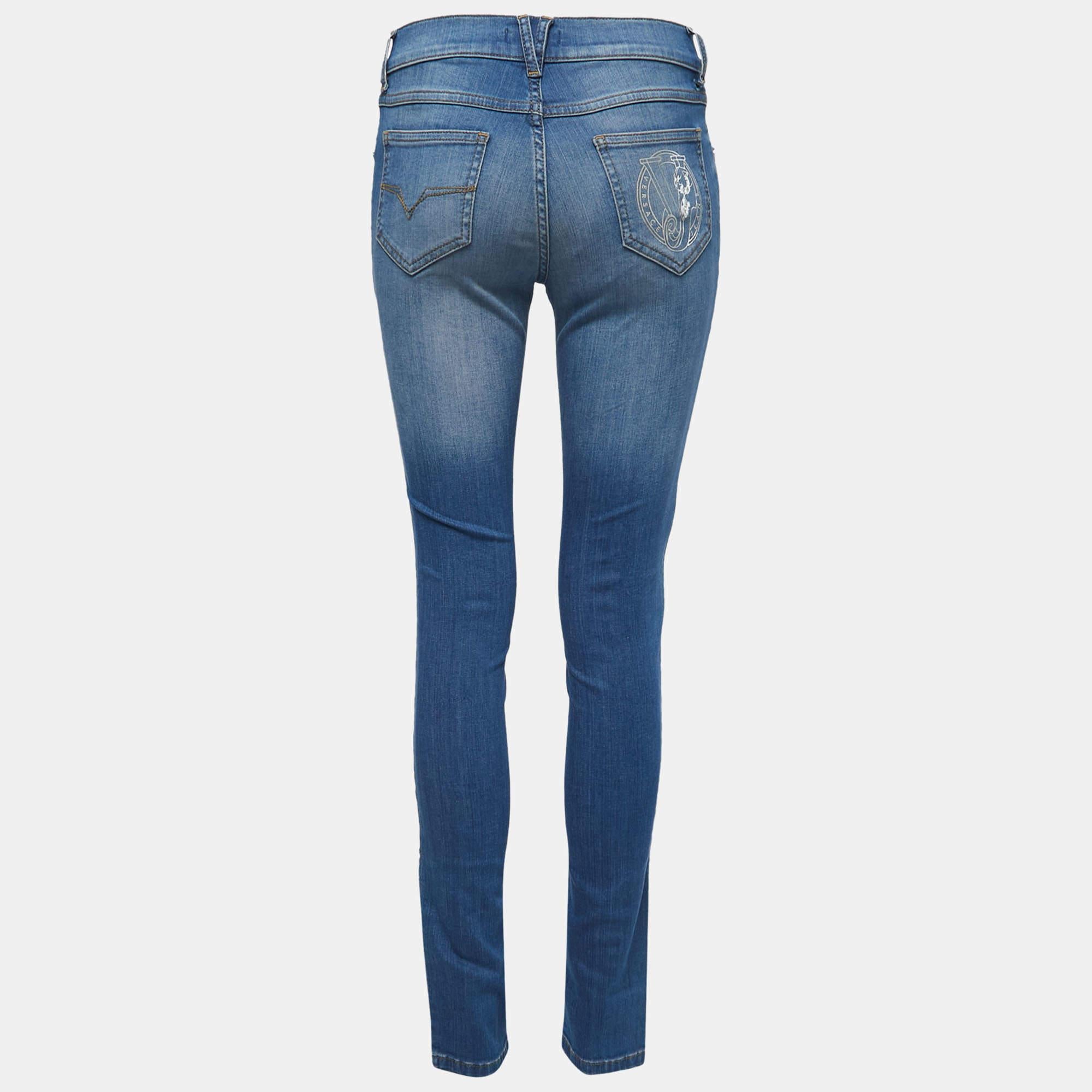 Un buon paio di jeans rende sempre l'armadio completo. Questo paio di jeans è realizzato con una tale abilità e stile che diventerà il vostro preferito in pochissimo tempo. Ti garantirà una vestibilità comoda ed elegante.