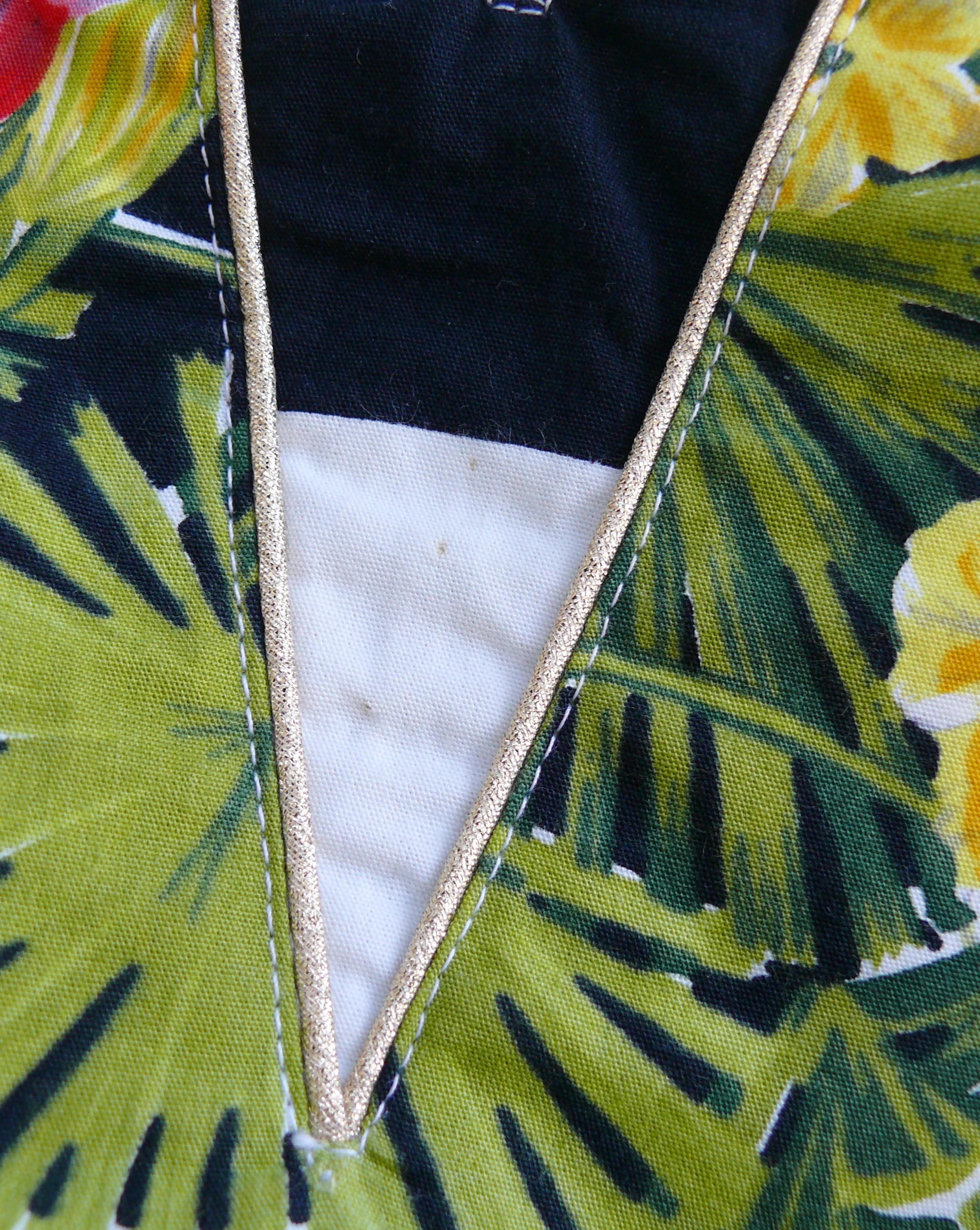 Versace Jeans Couture - Robe imprimée d'échecs et de fleurs tropicales, années 1990 en vente 10