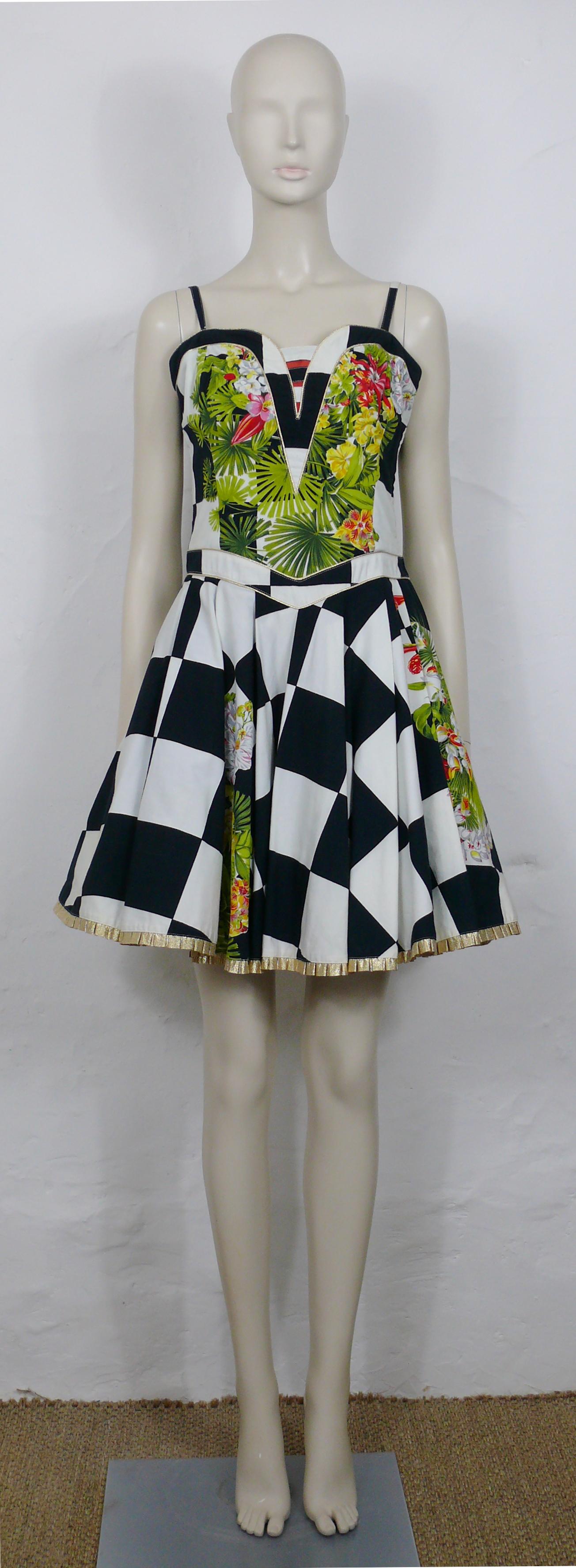 VERSACE JEANS COUTURE 1990s chess and tropical flowers print dress from GIANNI VERSACE era.

This dress features : 
- Black and off-white chess and tropical flowers print.
- White tulle petticoat.
- Gold edging trim.
- Detachable straps (on/off