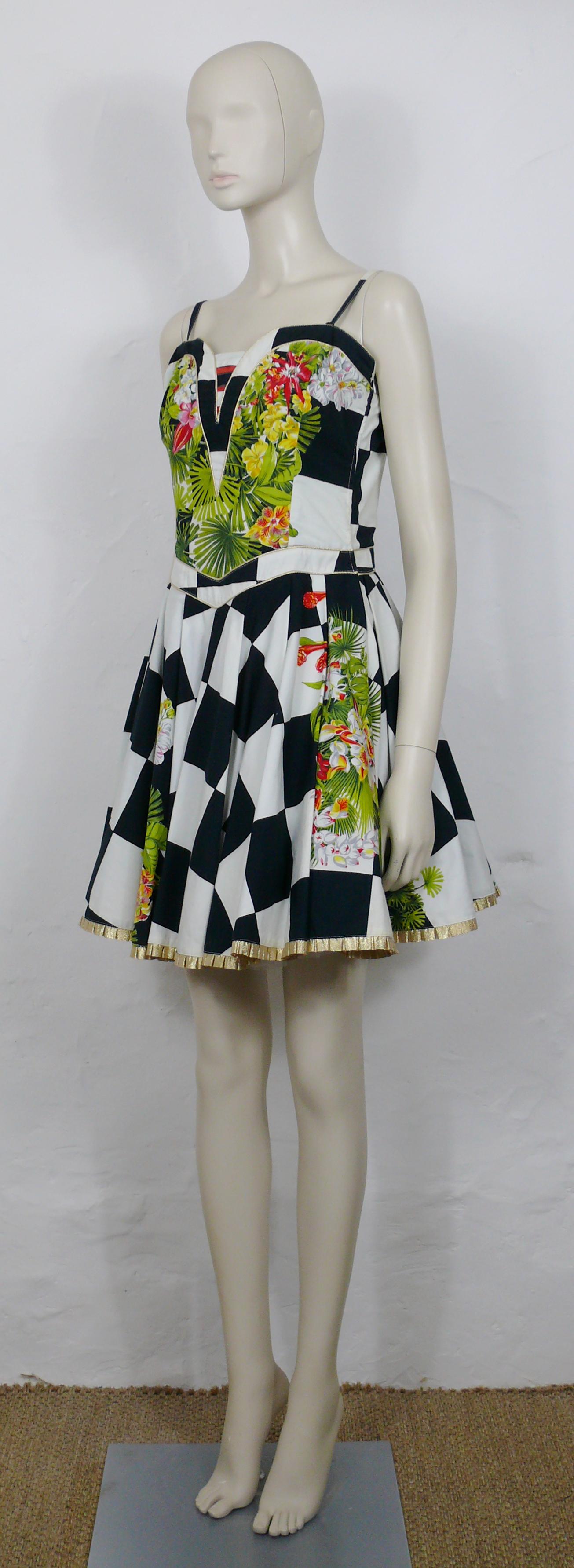 Versace Jeans Couture 1990s Chess and Tropical Flowers Print Dress In Good Condition For Sale In Nice, FR