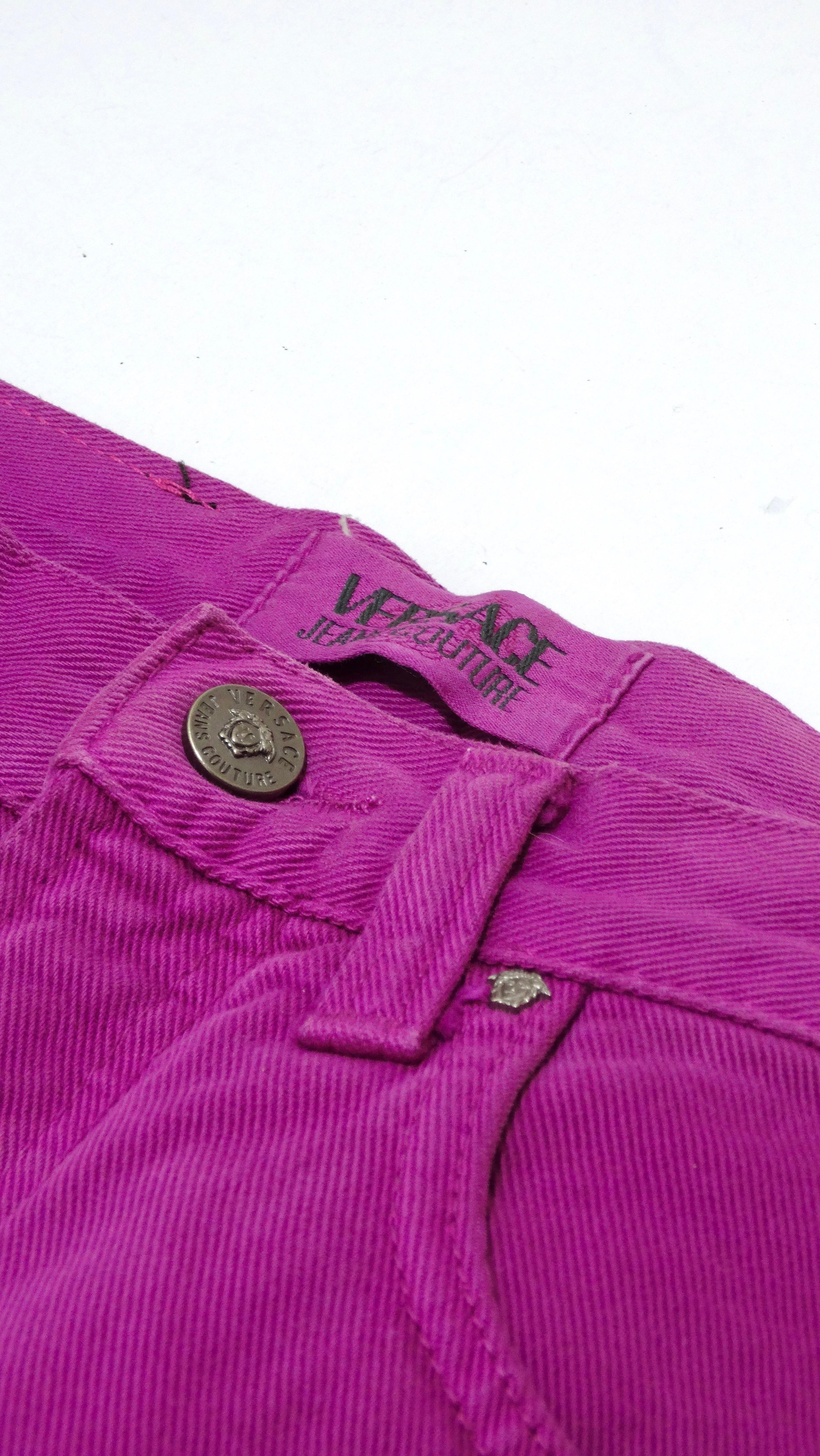 Versace Jeans Couture 1990er Jahre lila Jeans  im Zustand „Hervorragend“ im Angebot in Scottsdale, AZ