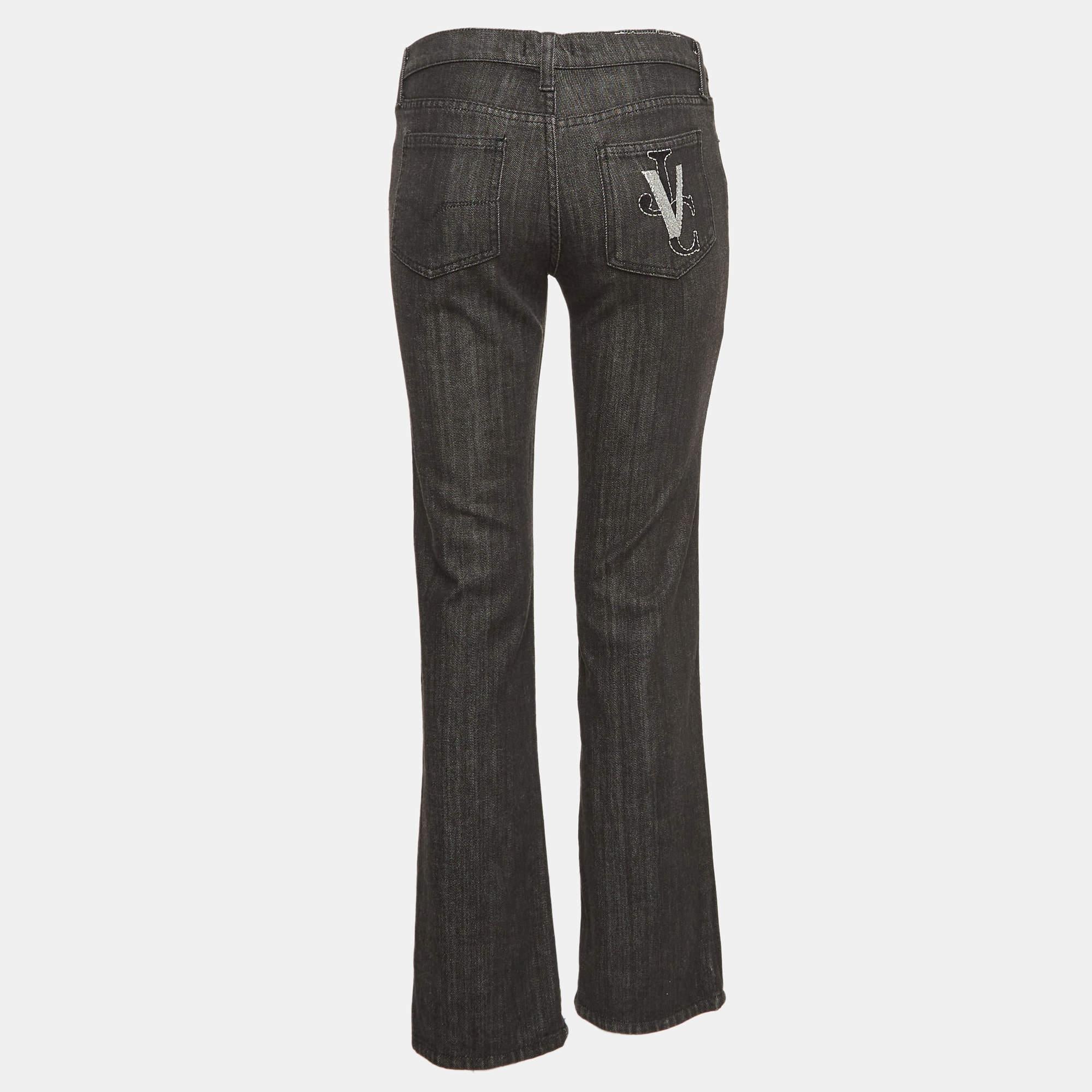 Une bonne paire de jeans complète toujours la garde-robe. Cette paire de jeans est taillée avec une telle habileté et un tel style qu'elle deviendra votre préférée en un rien de temps. Il vous offrira une tenue confortable et élégante.