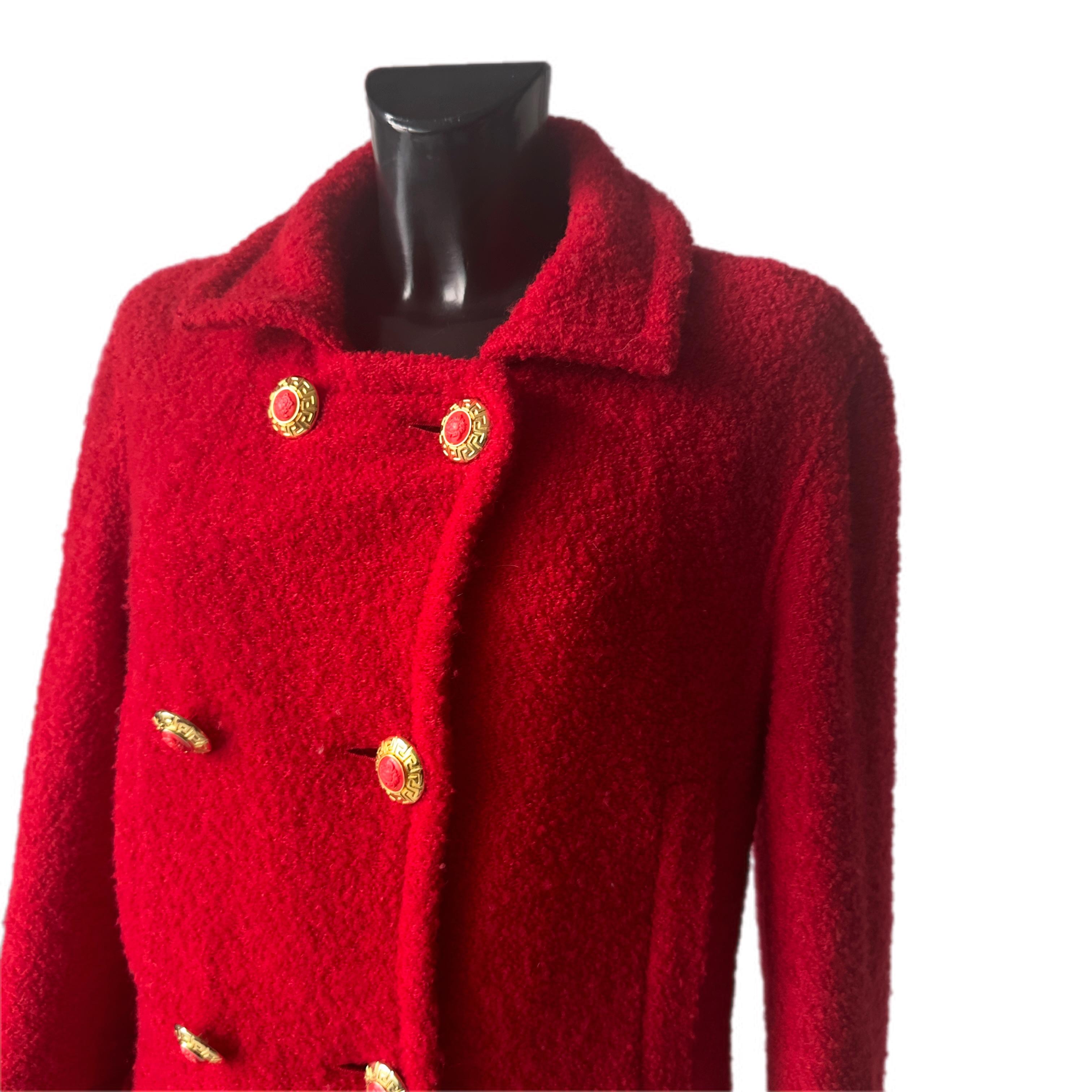 Donna Versace Jeans Couture cappotto rosso in lana vergine con bottoni Medusa anni '90 in vendita