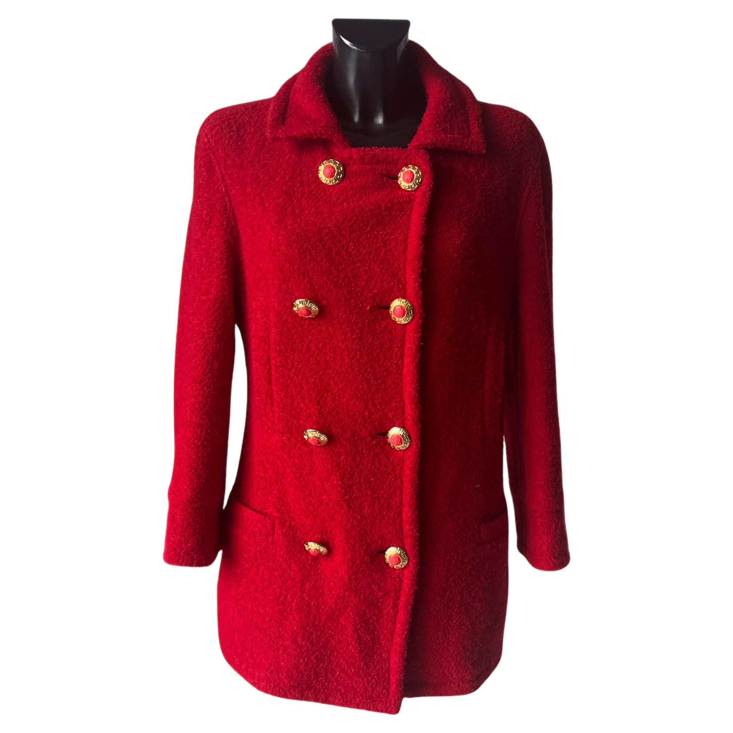 Versace Jeans Couture 90s manteau en laine vierge rouge avec boutons Medusa