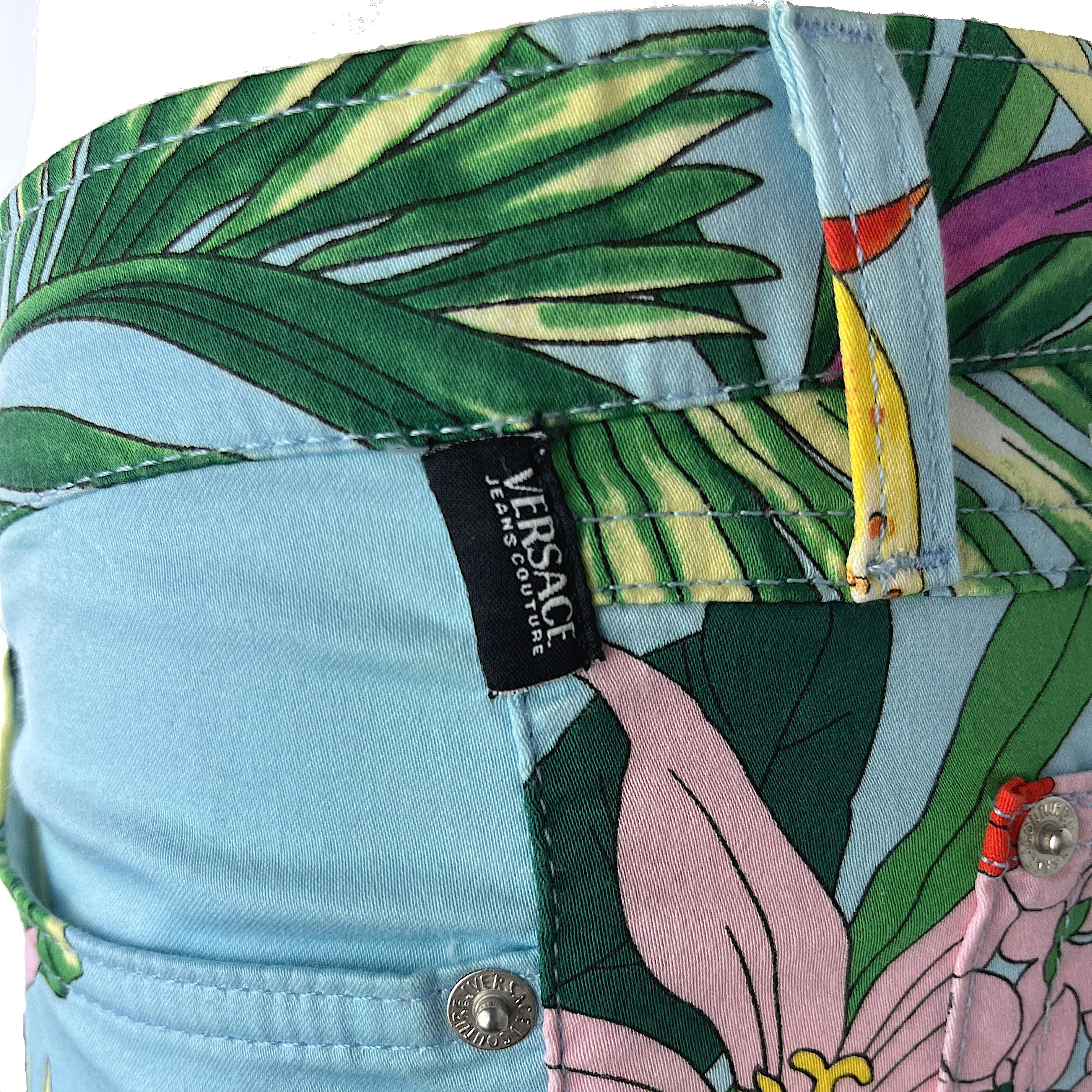 VERSACE JEANS COUTURE – Capri Pants with Tropical Floral Print  Size 6US 38EU 2