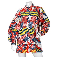 Chemise en coton à boutons Versace Jeans Couture, imprimé drapeau, datant des années 1990 CIRCA