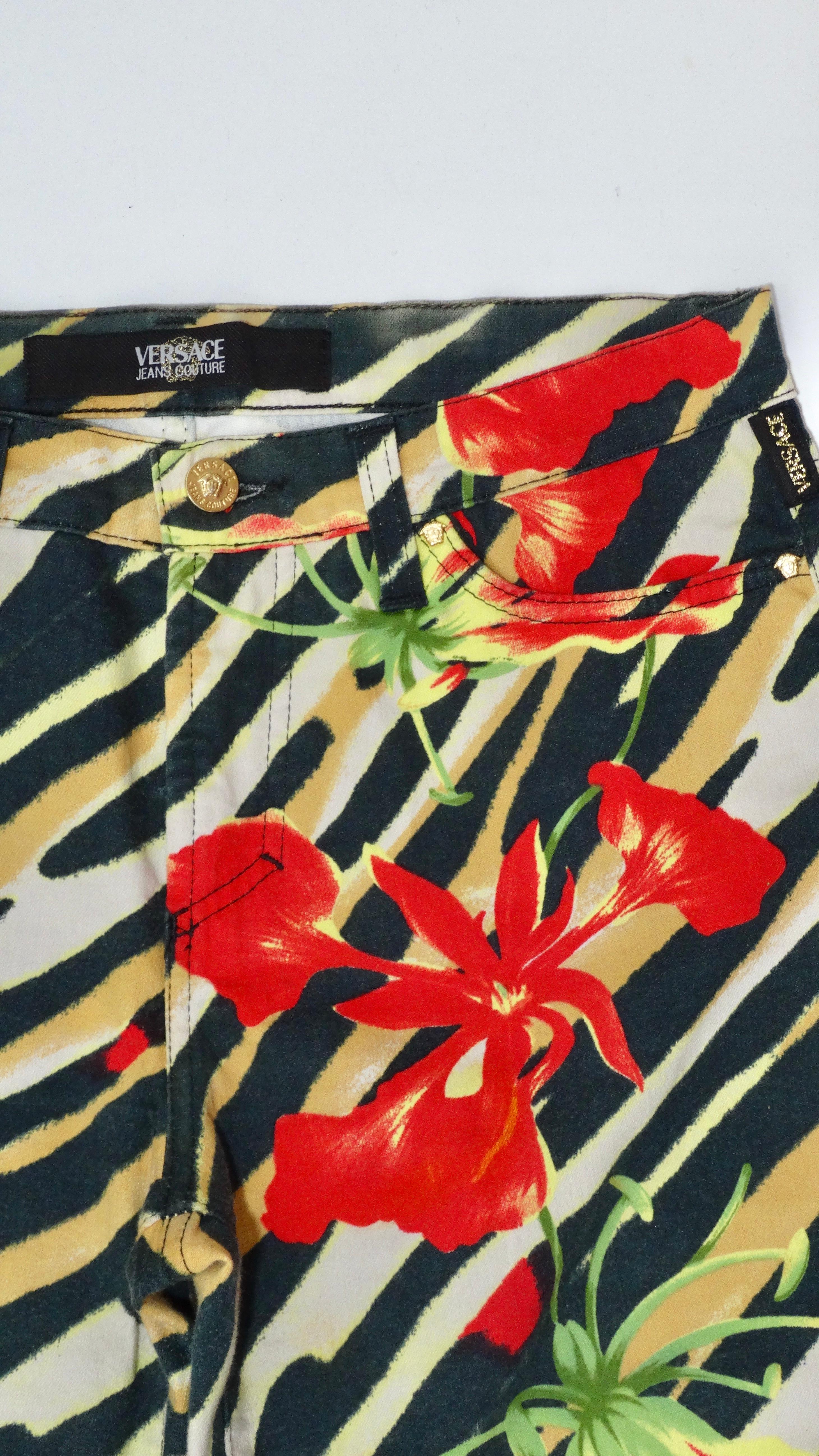 Versace Jeans Couture Hose mit Blumen- und Tierdruck (Braun) im Angebot