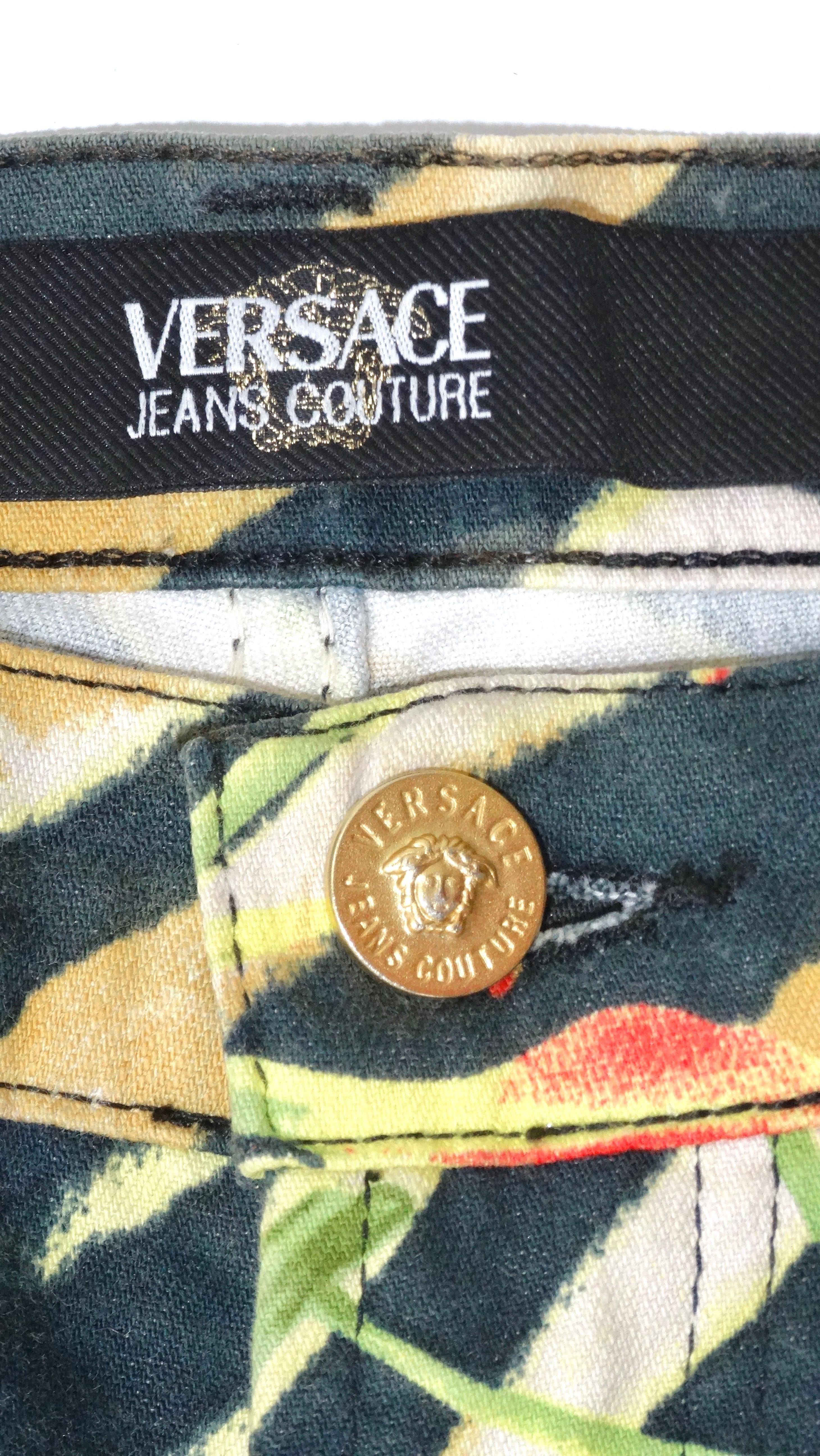 Versace Jeans Couture - Pantalon à imprimé floral et animal en vente 1