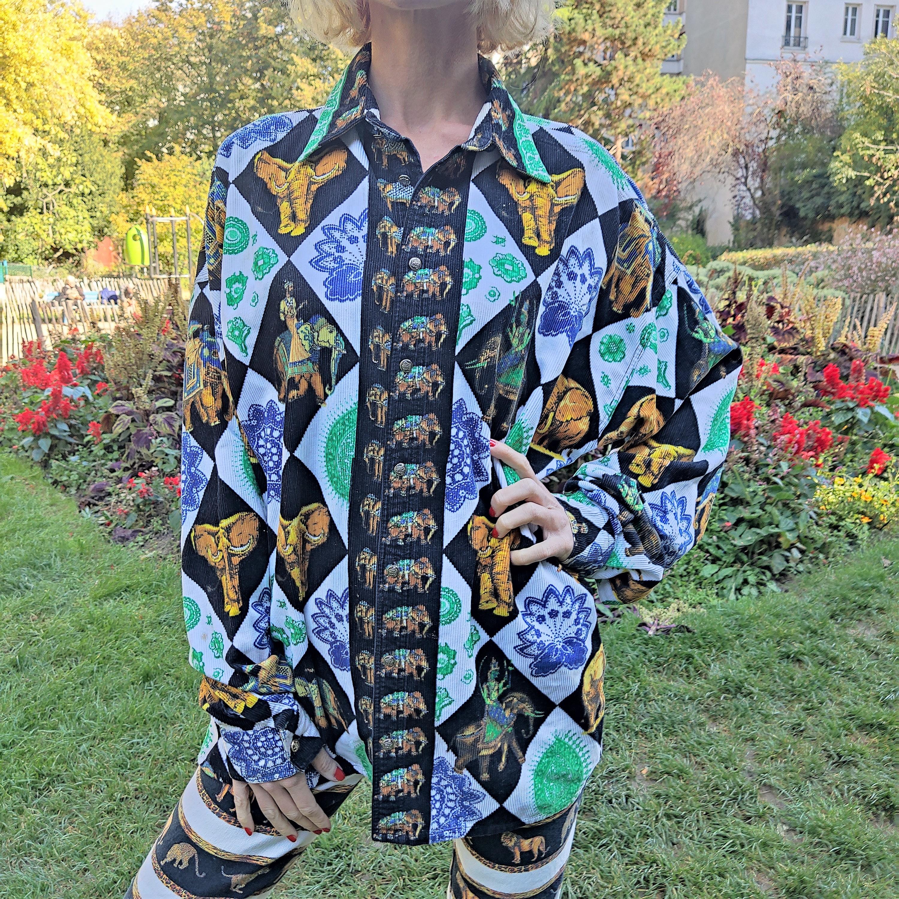 Versace Jeans Couture Gianni 90s Elephant India Corduroy Checkered Shirt Jacket In Excellent Condition For Sale In PARIS, FR