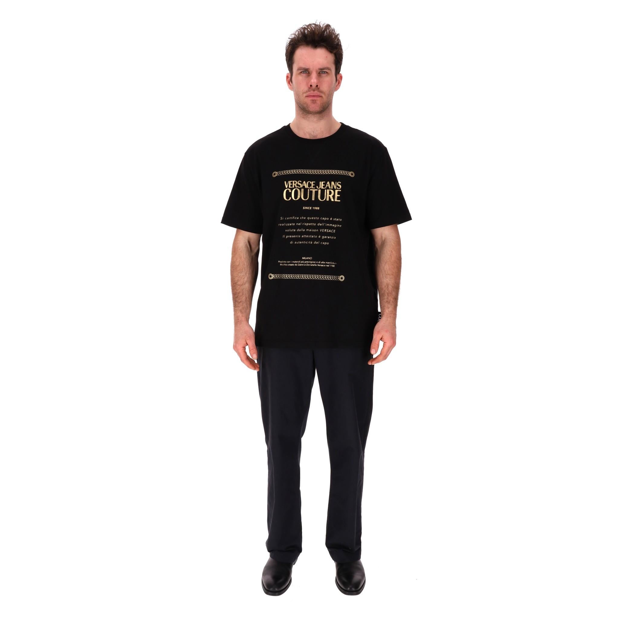 Camiseta de algodón estampada con el logotipo Versace Jeans Couture

Camiseta negra de algodón con logotipo dorado 