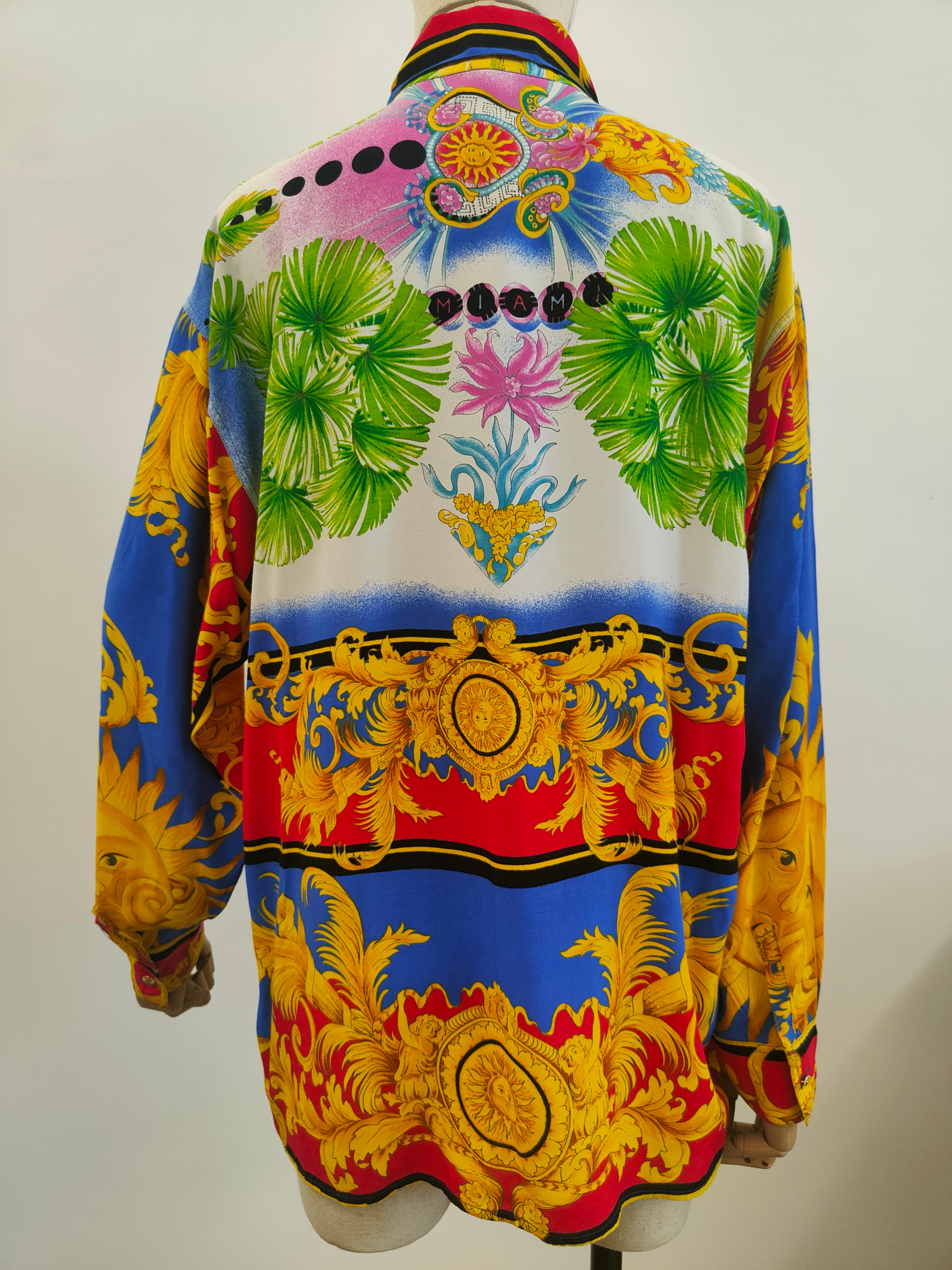 Versace Jeans Couture Miami iconic shirt  In Excellent Condition For Sale In Capri, IT