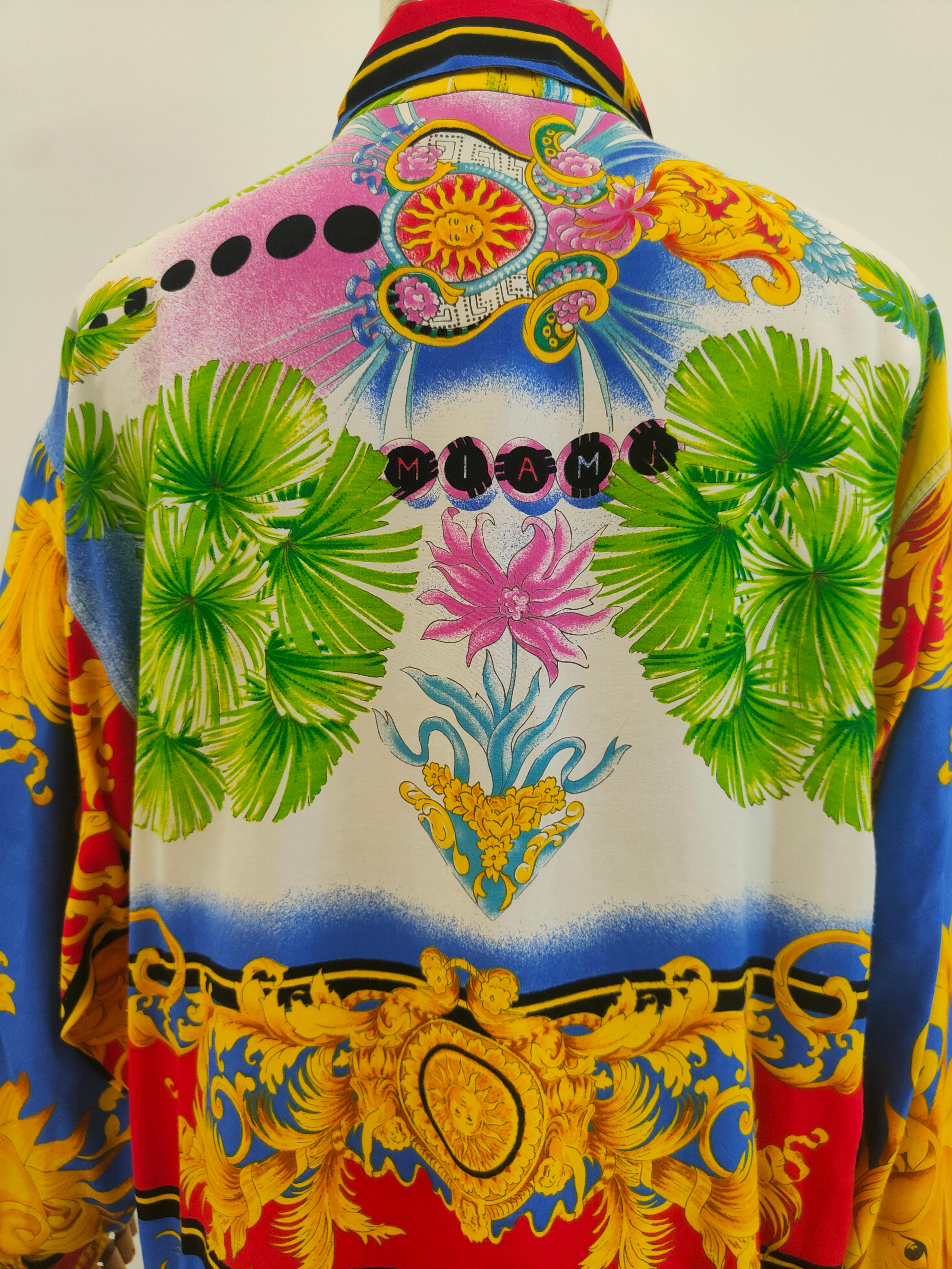 Femenino o masculino Camiseta icónica Versace Jeans Couture Miami en venta