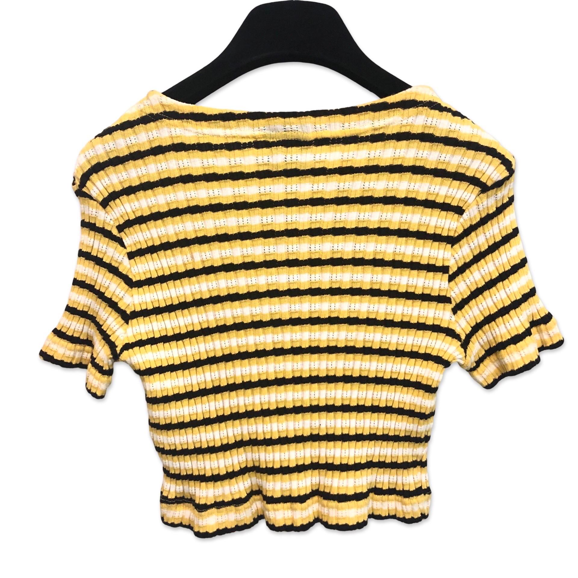 - This Versace jeans couture yellow, black and white stripes cotton cropped top is made in the 90s. Great for summer and easy to style that goes with anything from jeans to short skirt. 

- Size L. 

- Excellent condition. 