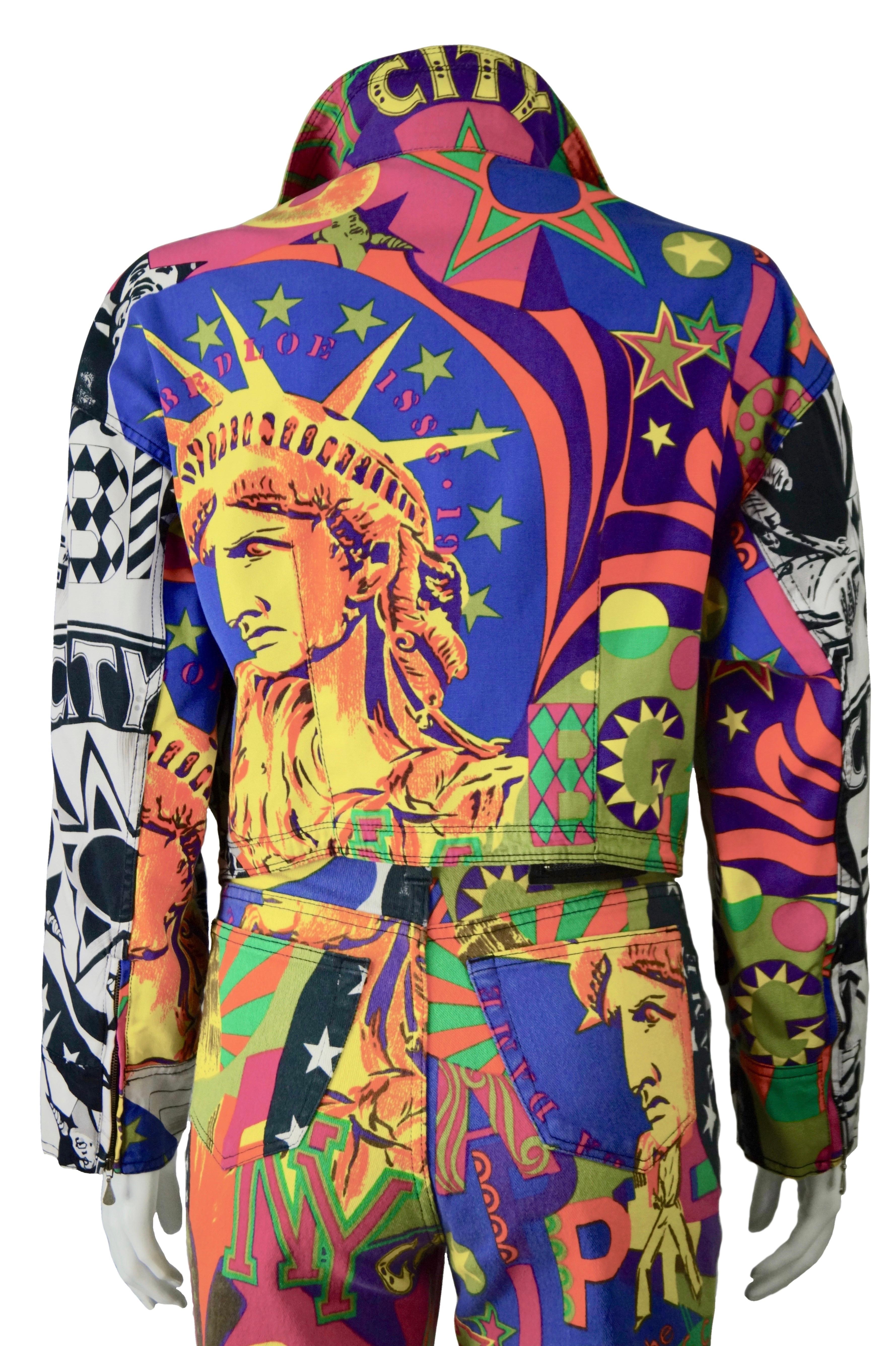 VERSACE JEANS COUTURE  New Yorker Pop-Art-Druck  Anzug Jeans und Bomber 90er-Jahre im Angebot 2