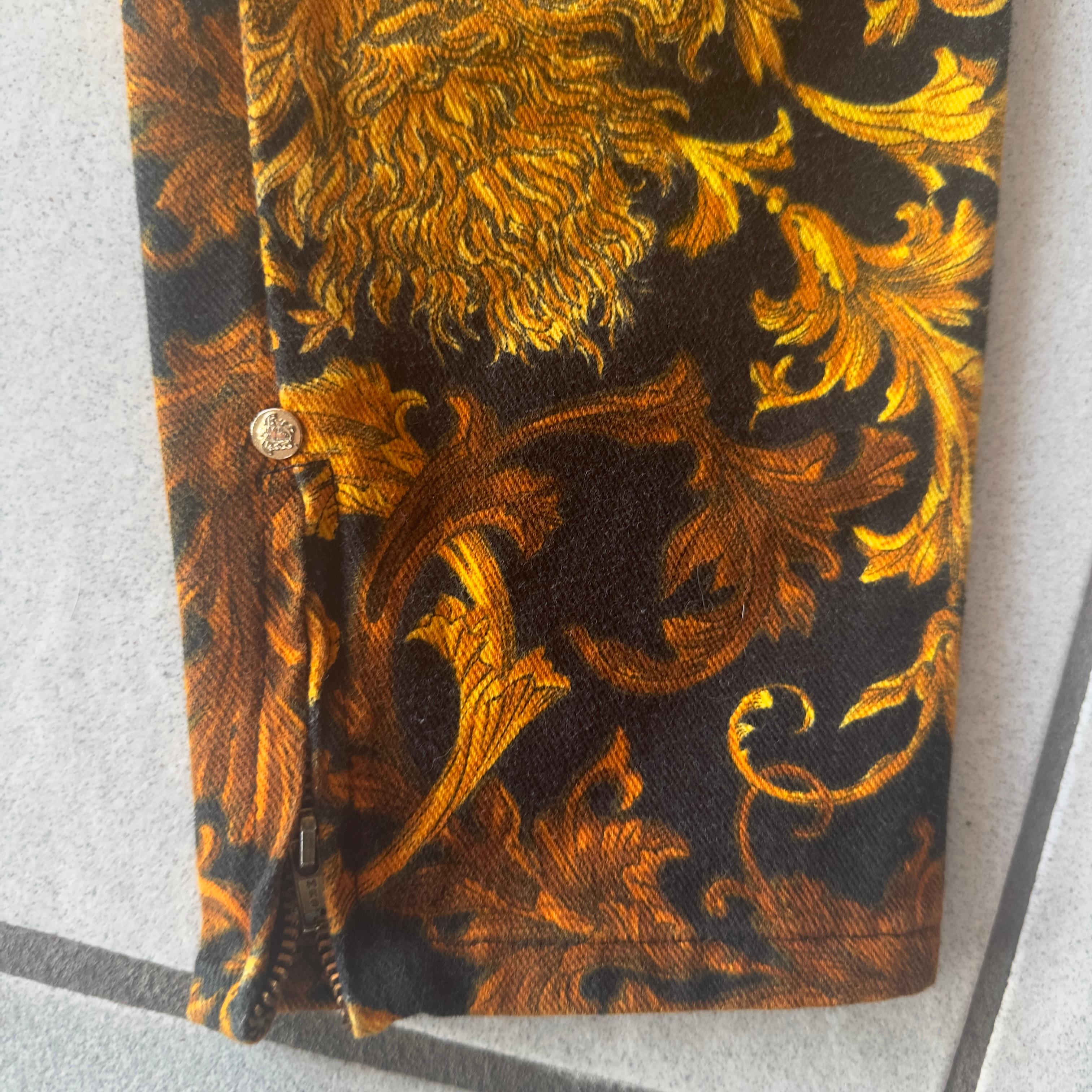 Pantalón Versace Jeans Couture 90s Baroque en venta 6