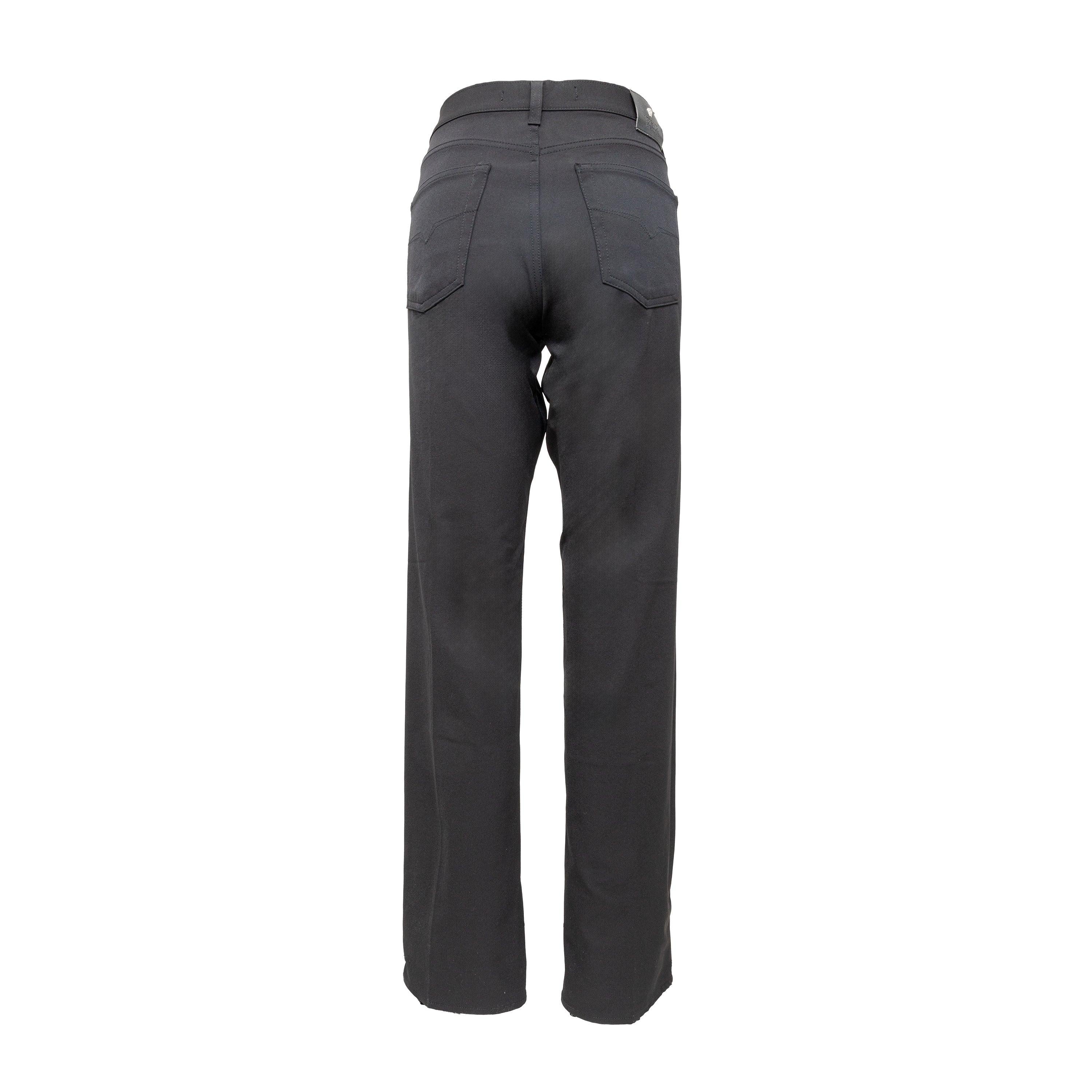 Realizzati con una miscela di nylon ed elastan, questi pantaloni Versace appartengono all'iconica linea Versace Jeans Couture e sono caratterizzati da un'elegante medusa argentata. I dettagli in pelle sul retro, con tanto di logo, aggiungono un