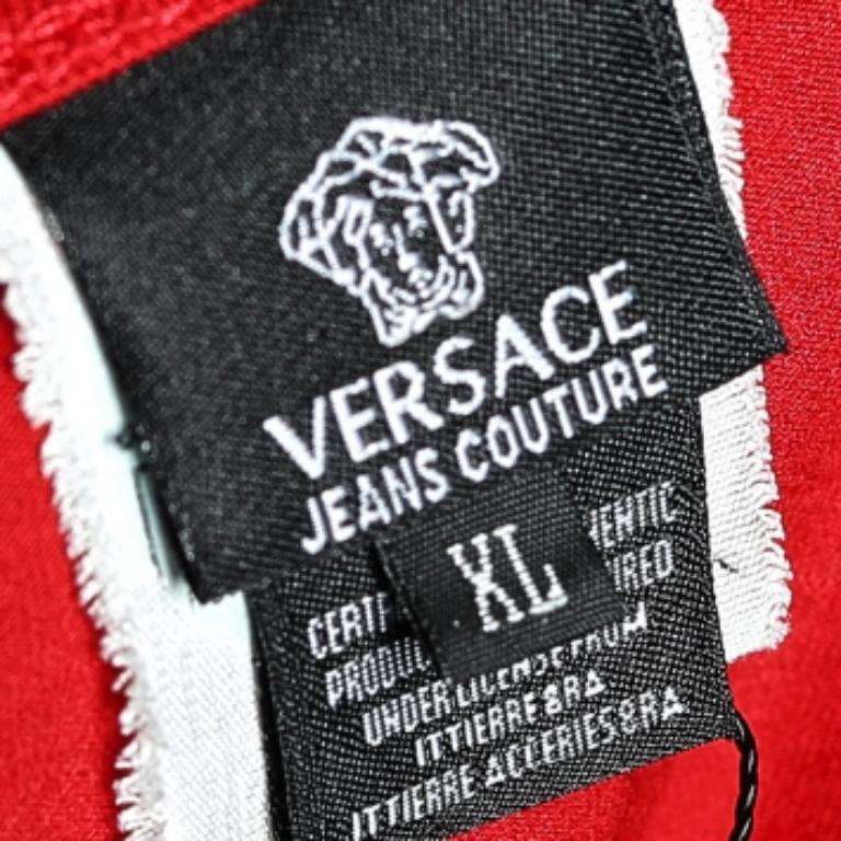 Versace Jeans Couture Camiseta roja de punto de algodón con logotipo XL en venta 1