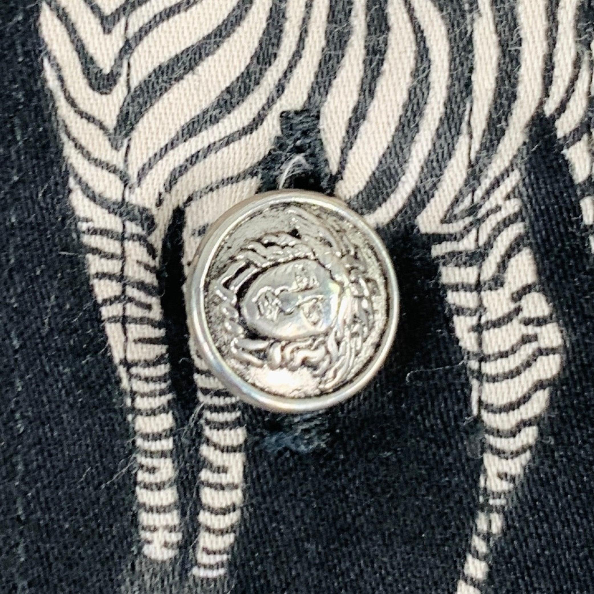 VERSACE JEANS COUTURE - Chemise à manches courtes surdimensionnée noire et zébrée multicolore, taille L Excellent état - En vente à San Francisco, CA