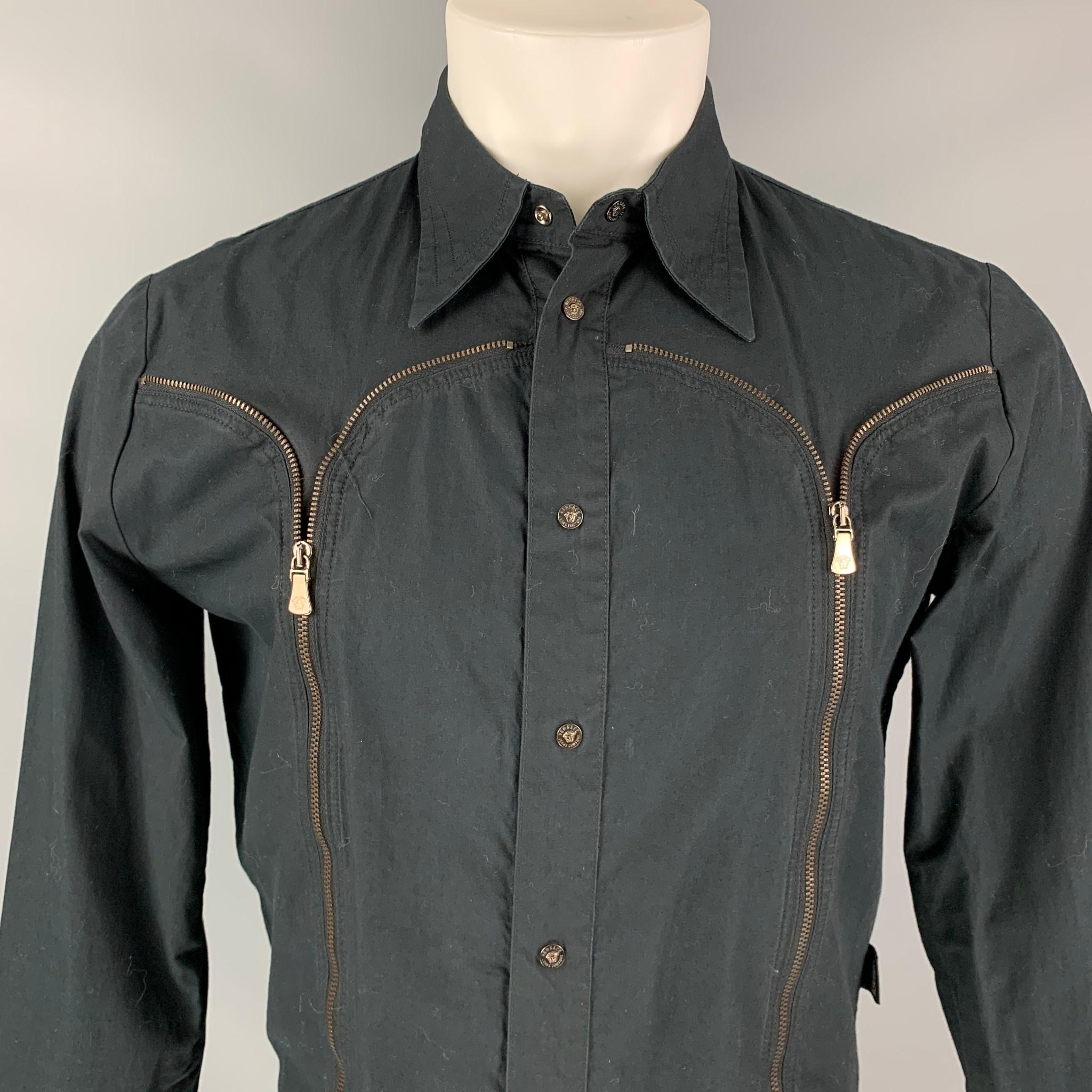 VERSACE JEANS COUTURE long sleeve shirt comes in a black cotton featuring a front zipper design, pointed collar, and a snap button closure. Made in Italy. 

Very Good Pre-Owned Condition.
Marked: L

Measurements:

Shoulder: 18 in.
Chest: 42