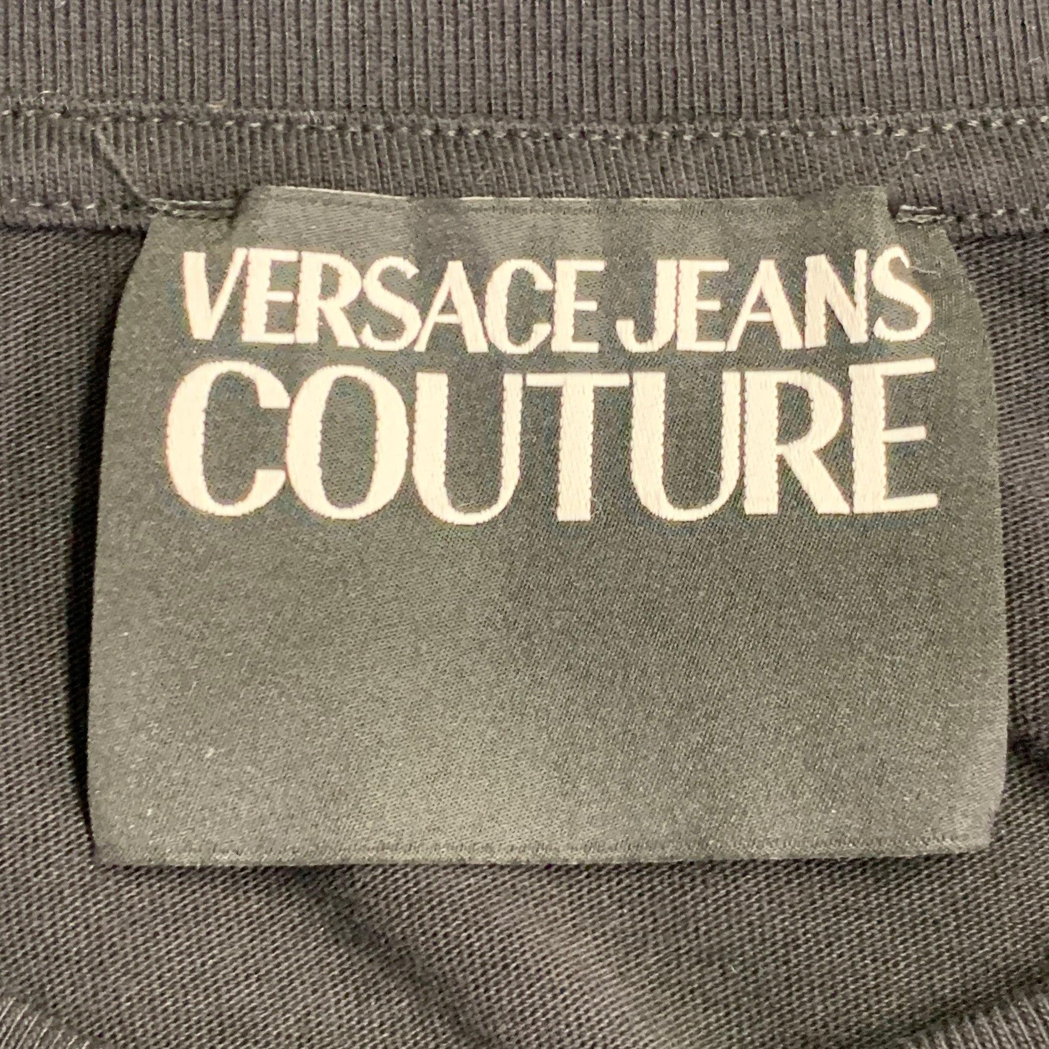 Versace Jeans Couture Taille XXL Pull en jersey de coton noir doré avec logo imprimé en vente 1