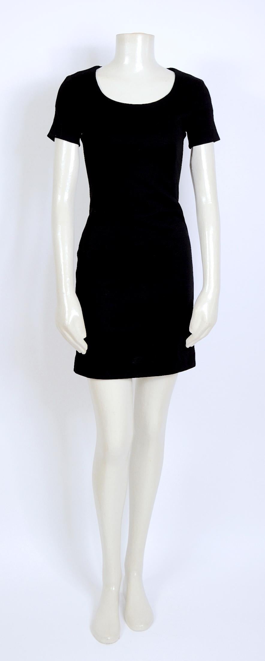 Versace jeans couture 1990s vintage black skin-tight body-hugging wool mix mini dress.
Size  22/36 - fully lined - 
Please go by measurements that are taken flat for the perfect fit:
Sh to Sh 14inch/35,5cm - Ua to Ua 15inch/38cm(x2) - Waist