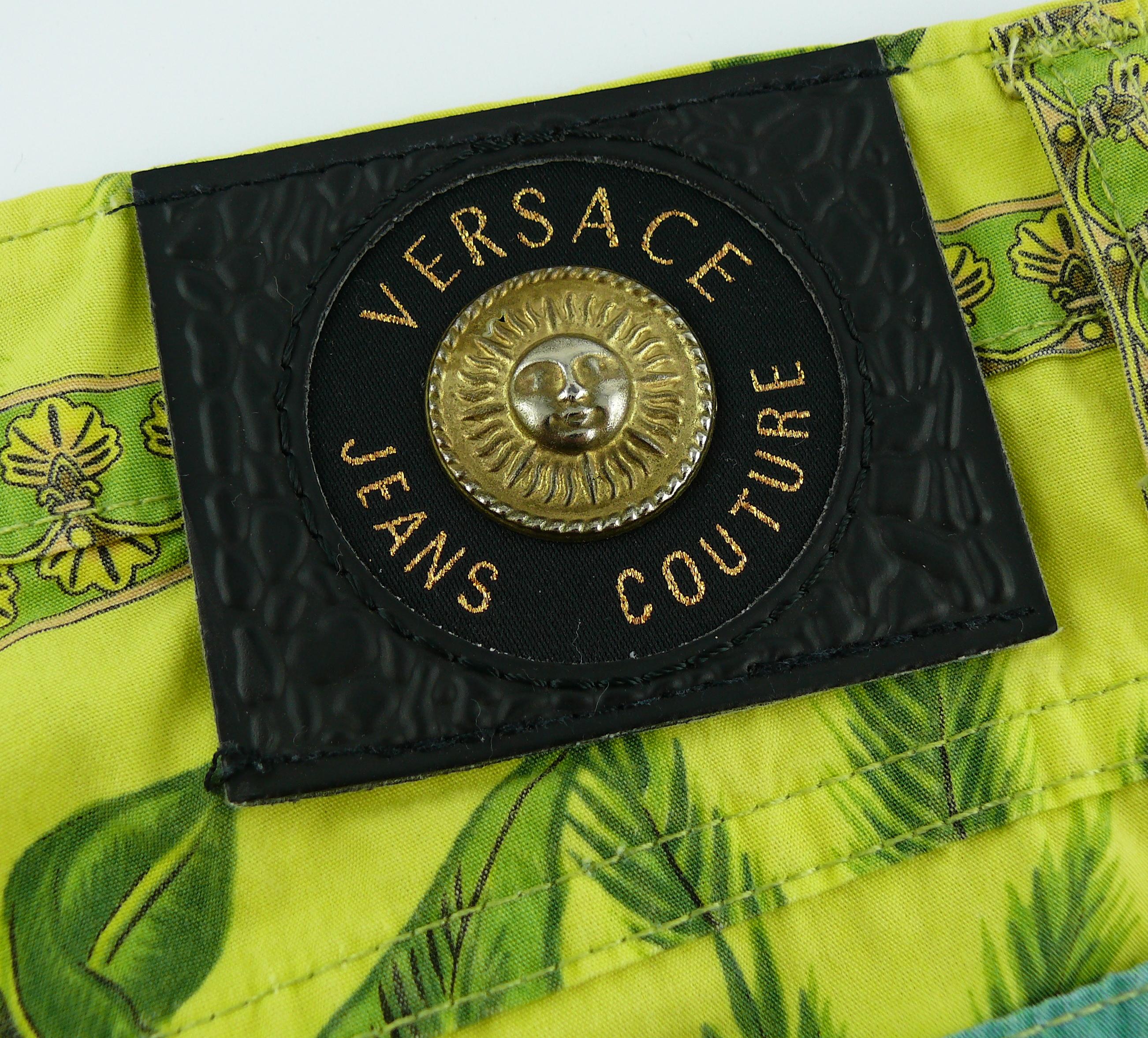 Versace Jeans Couture Vintage Años 90 Pantalones con estampado de la selva de Tarzán 9