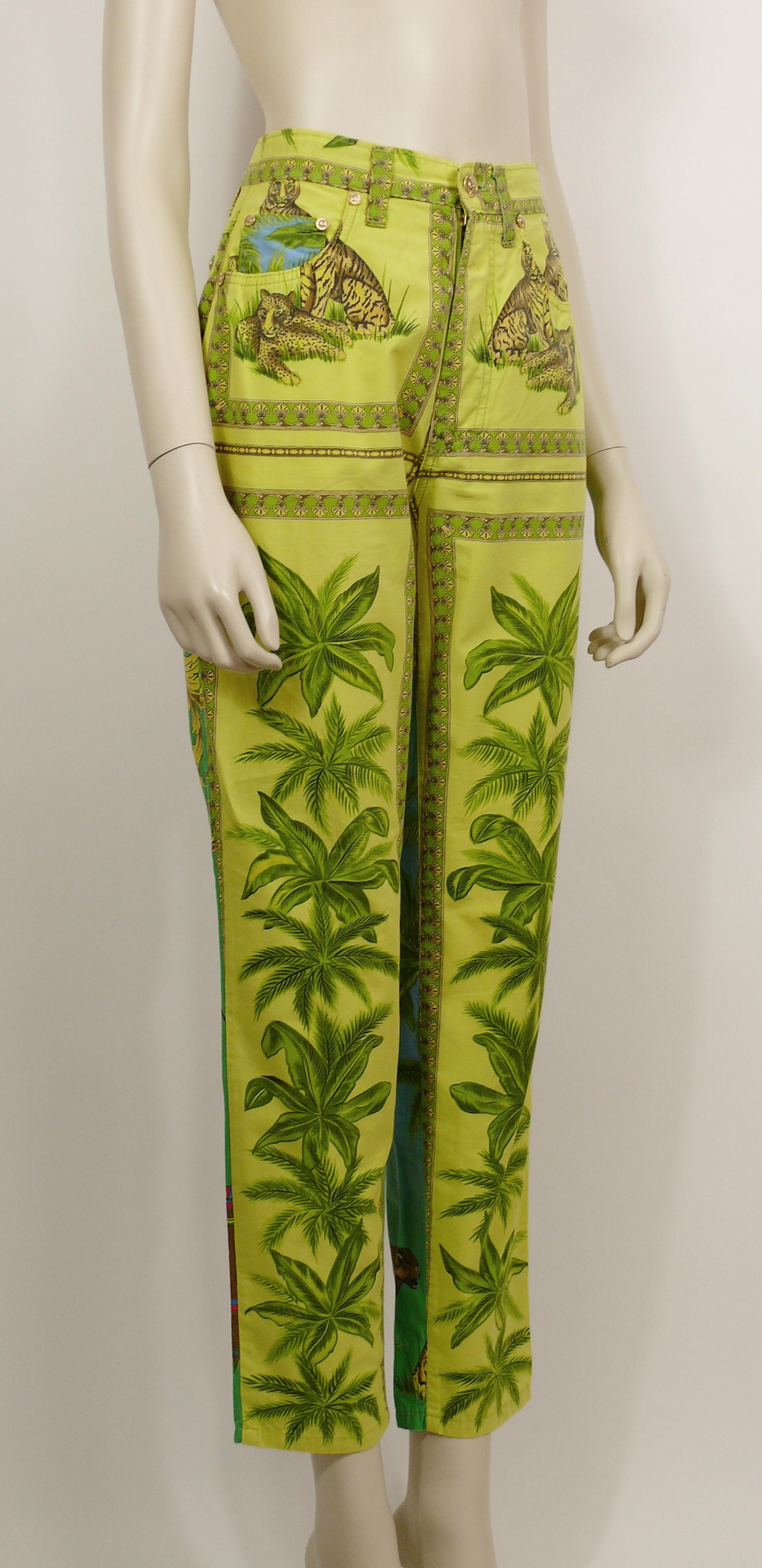 Versace Jeans Couture Vintage Años 90 Pantalones con estampado de la selva de Tarzán en Bastante bueno Estado en Nice, FR