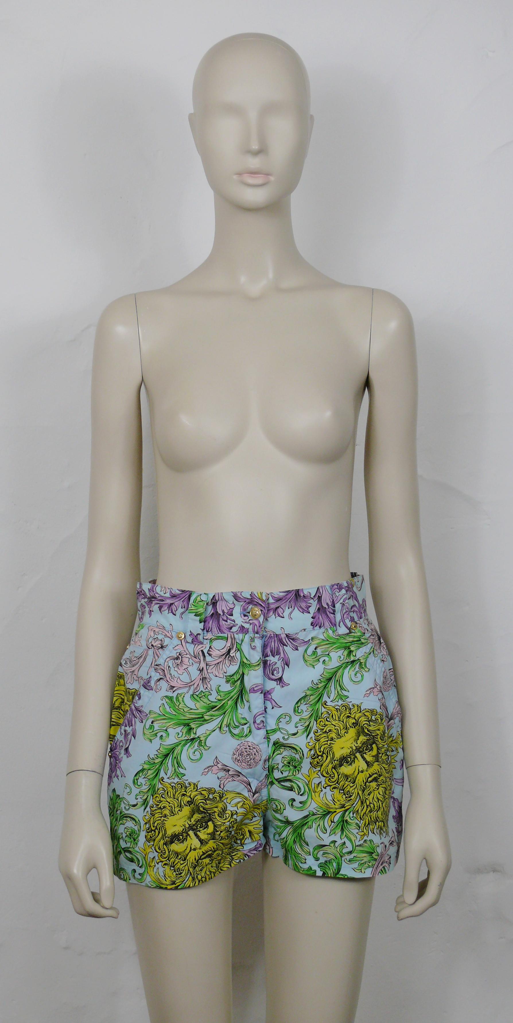 Versace Jeans Couture Vintage Barocco Print Shorts In Good Condition For Sale In Nice, FR