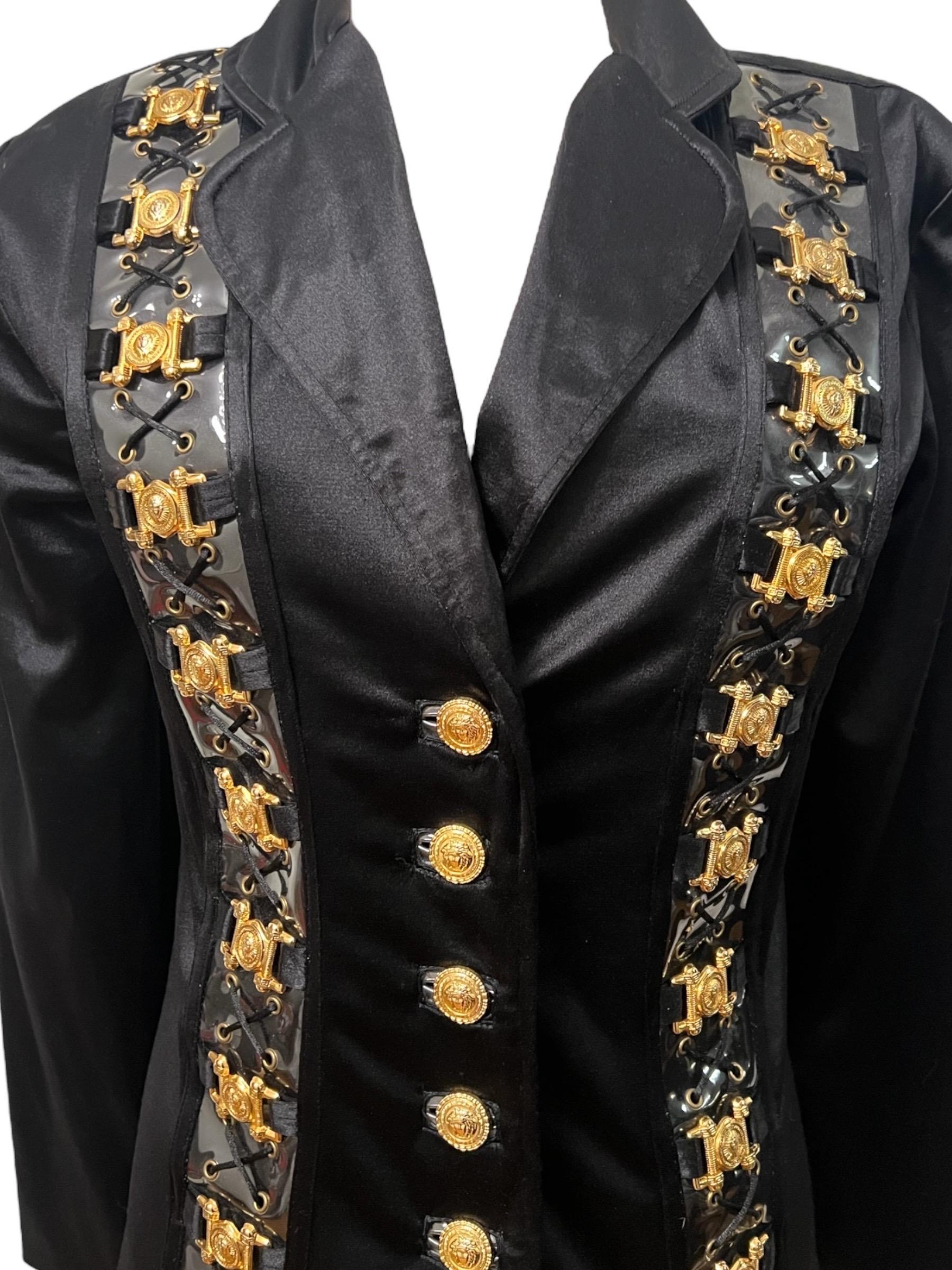 Donna Versace Jeans Couture - Giacca con medaglione Bondage Vintage in vendita