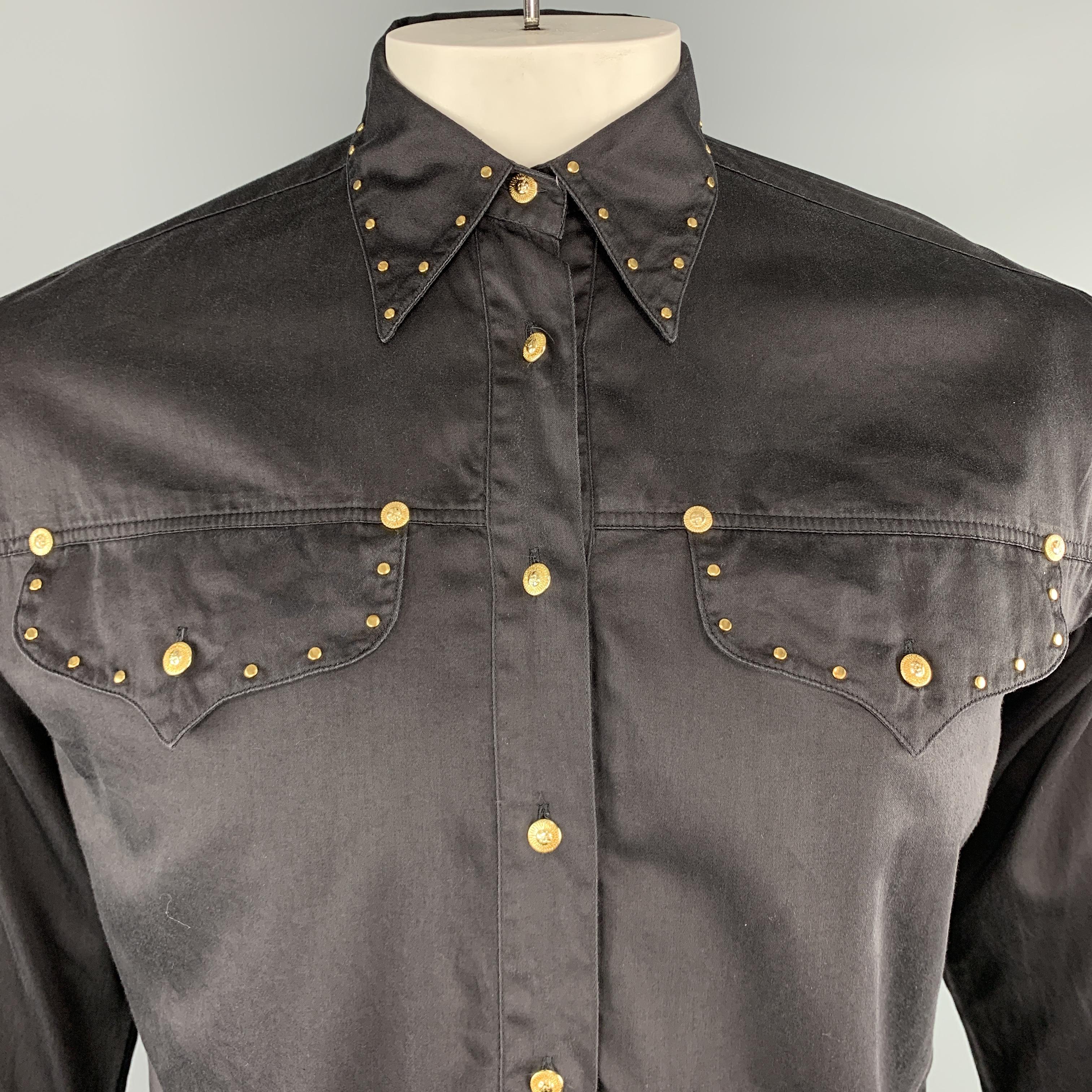 Vintage VERSACE JEANS COUTURE western cowboy style shirt comes in black cotton with a pointed collar, and patch flap pockets with yellow gold tone sun face studs and buttons. Made in Italy.

Very Good Pre-Owned Condition.
Marked: