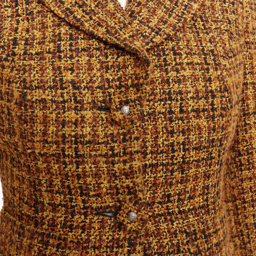 VERSACE Jeans Couture Vintage yellow tweed Medusa button cropped blazer jacket IT38 XS
Reference: CC/A00407
Brand: Versace
Collection: Jeans Couture
Material: Acrylic, Blend
Color: Yellow, Black
Pattern: Tweed
Closure: Button
Lining: Black