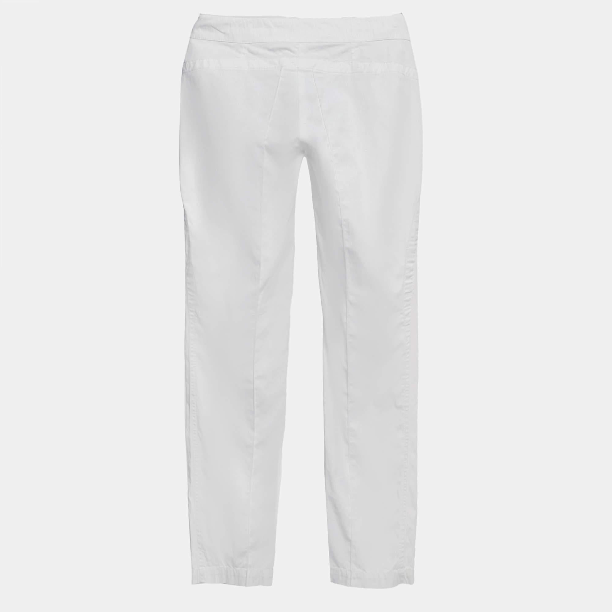 Enhance your formal attire with this pair of trousers. Designed into a superb silhouette and fit  this pair of trousers will definitely make you look elegant.