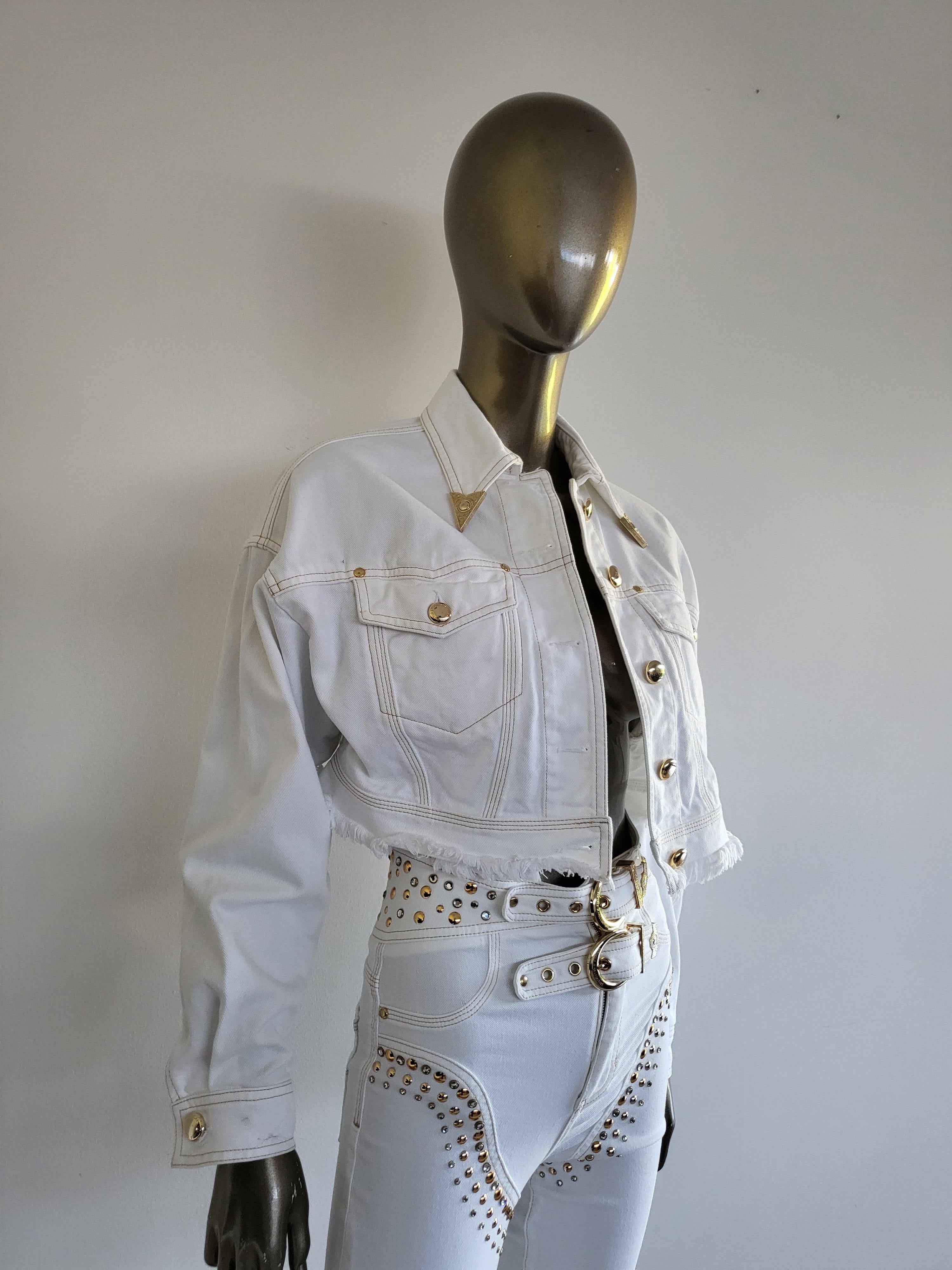 Versace Jeans Couture Chaqueta vaquera blanca con dobladillo desgastado SZ 38 en venta 2