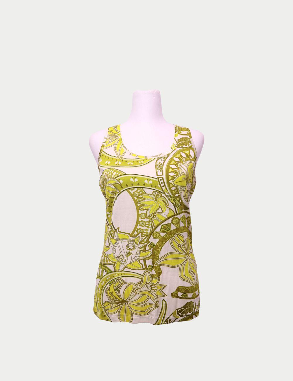 Versace Jeans Yellow Baroque Print Sleeveless Tank Top

Add a bold touch of Italian luxury to your wardrobe with this Versace Jeans sleeveless tank top, featuring the brand’s iconic baroque-inspired print in vibrant yellow and olive tones. Crafted